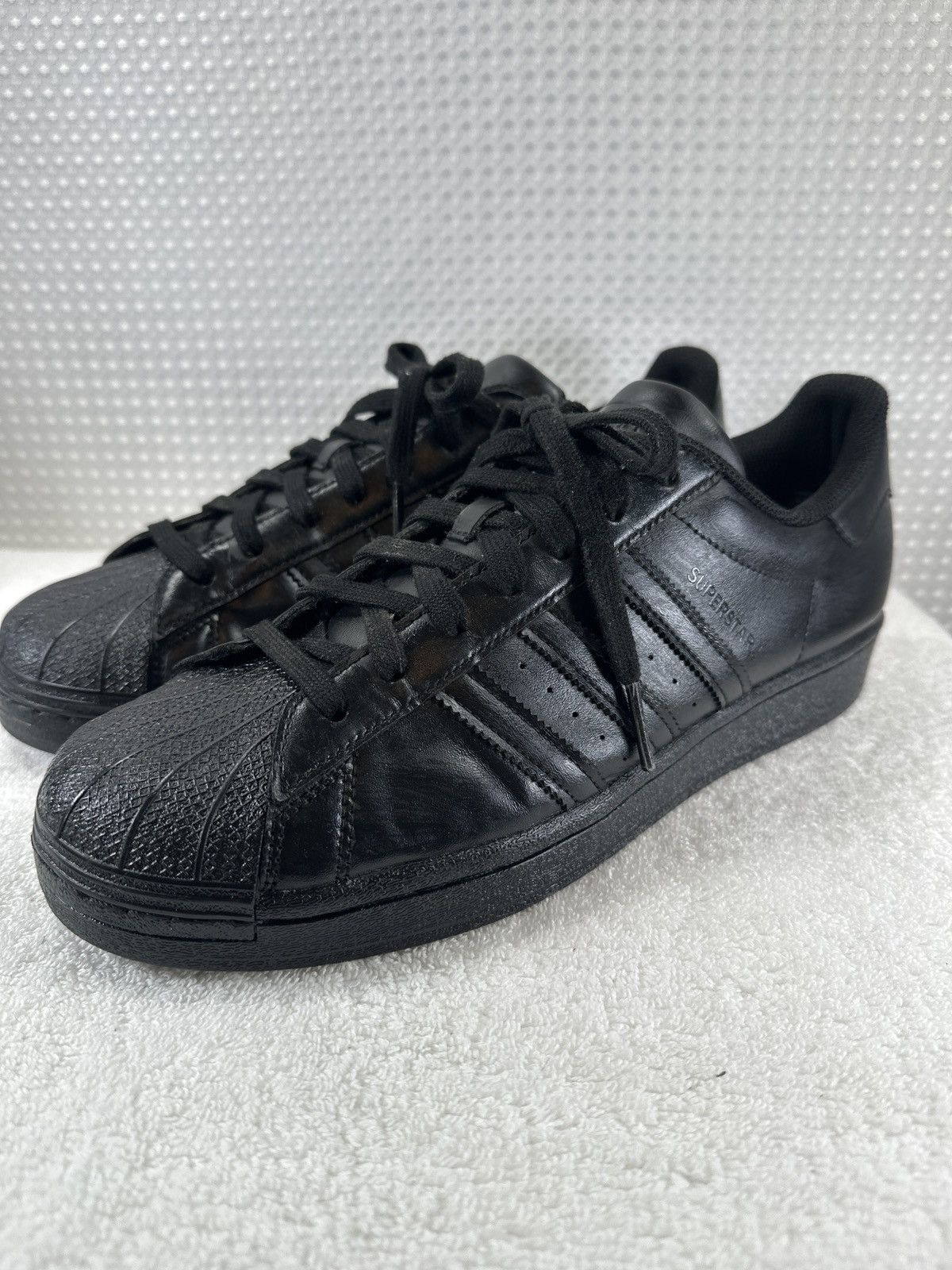 Adidas adidas Superstar, a classic low-top sneaker Size US 10 / EU 43 - 1 Thumbnail