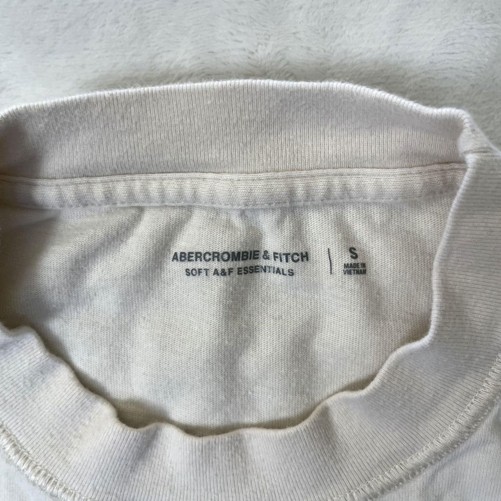 Abercrombie & Fitch Abercrombie & Fitch Long Sleeve T-Shirt Mens Small Beige Soft Essentials Size US S / EU 44-46 / 1 - 2 Thumbnail