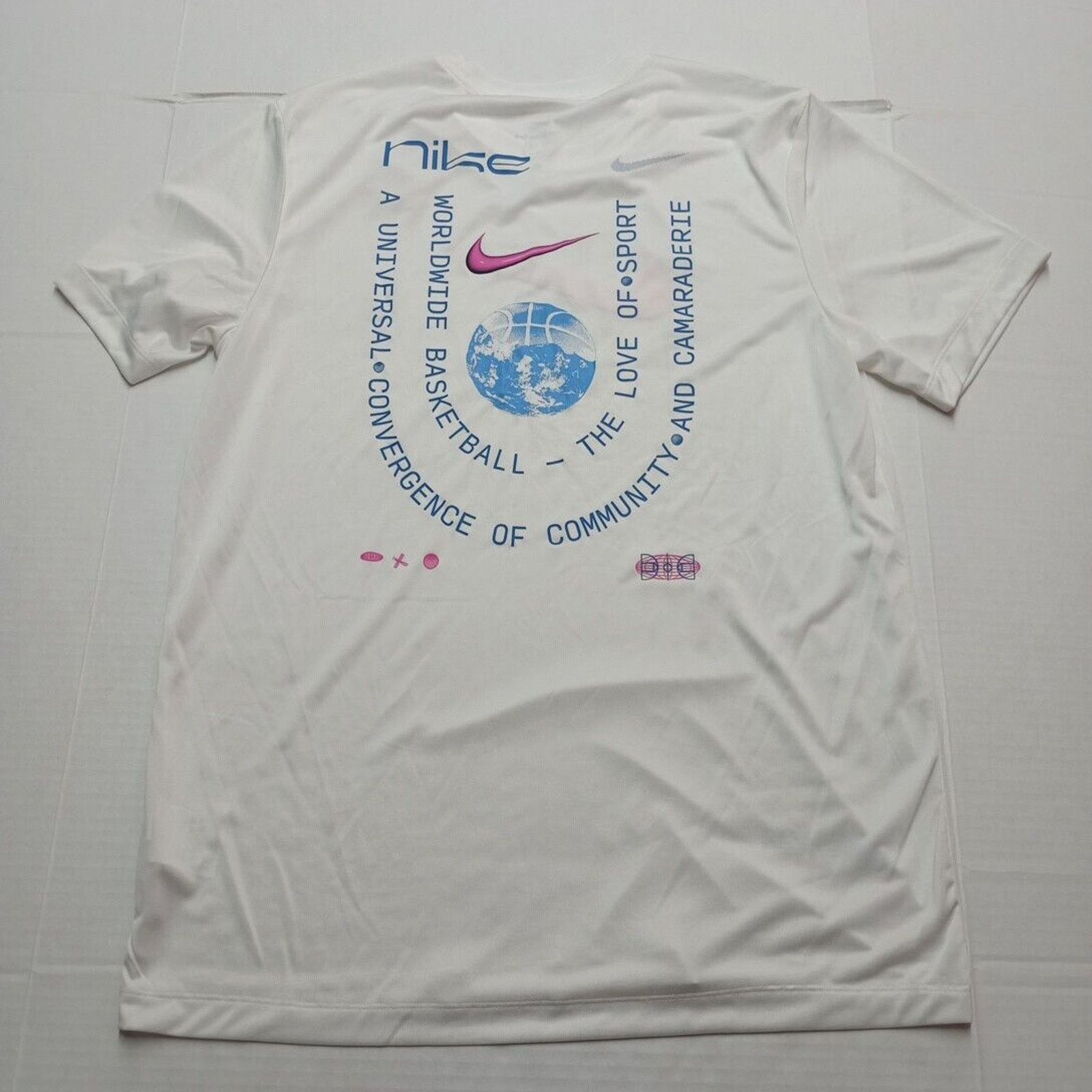 Nike Nike Basketball "Worldwide Wordsmith" T-Shirt Men's L White Size US L / EU 52-54 / 3 - 8 Thumbnail