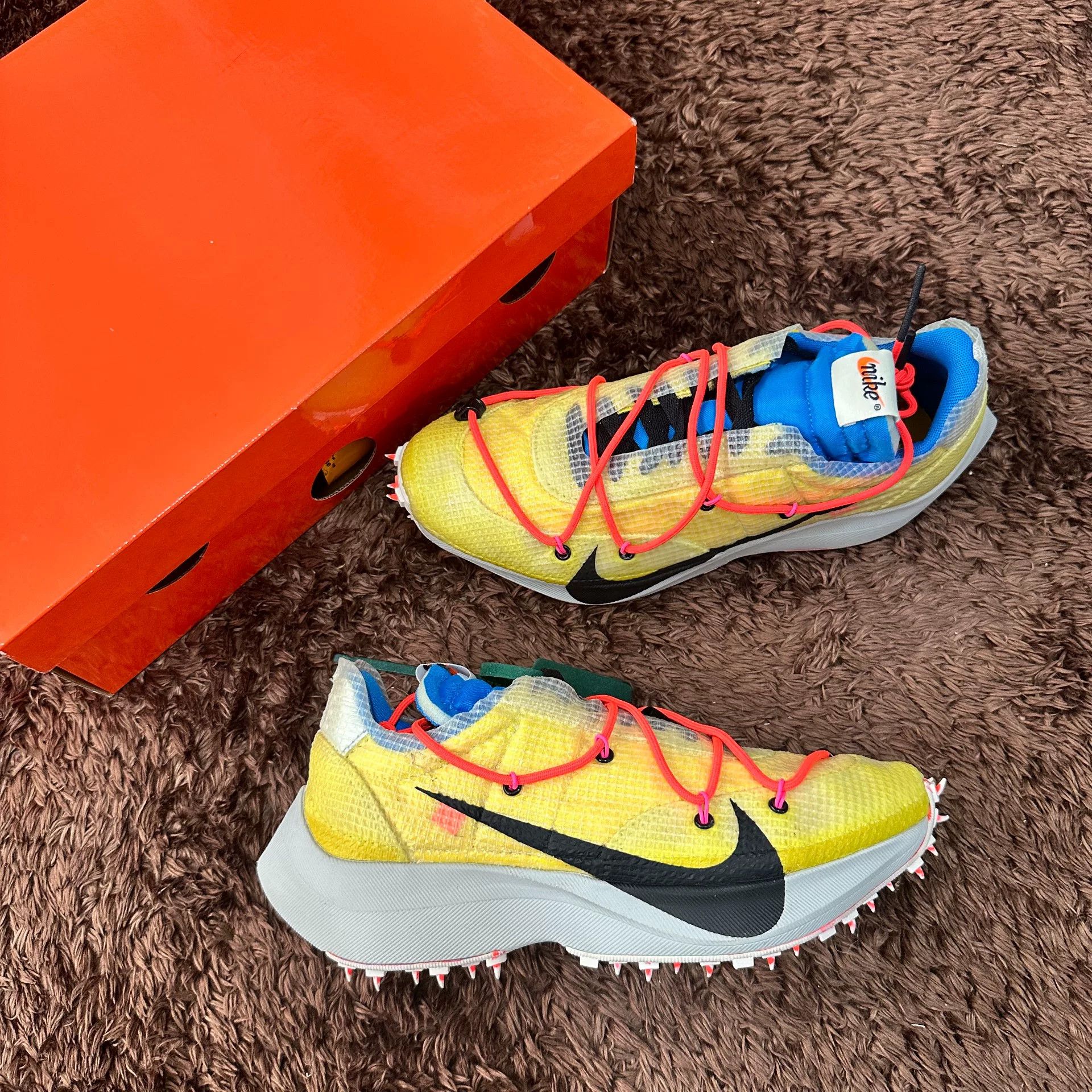 Nike Nike Yellow Lowtop Sneakers 9 Men Size US 9 / EU 42 - 1 Thumbnail