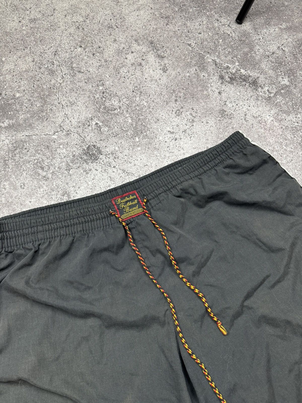 Adidas Vintage Adidas 90s Deutscher Fussball Bund Soccer Fade Short Size US 36 / EU 52 - 4 Thumbnail