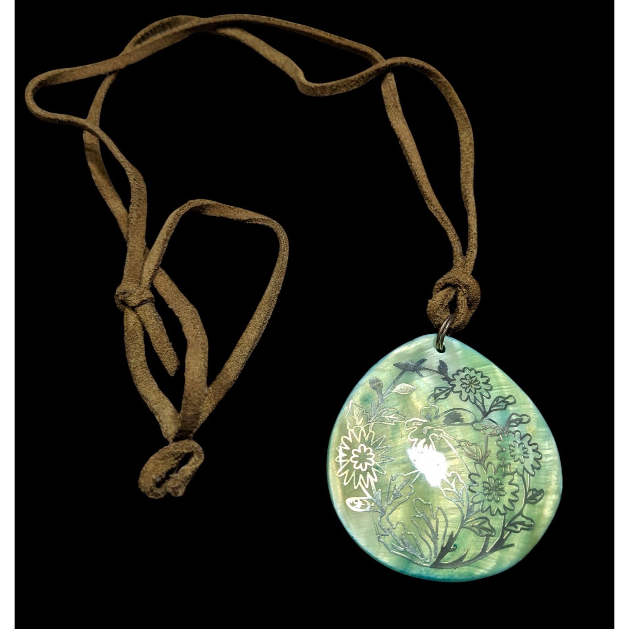 Handmade Handmade Floral Shell Pendant Necklace With Suede Cord Size ONE SIZE - 1 Thumbnail