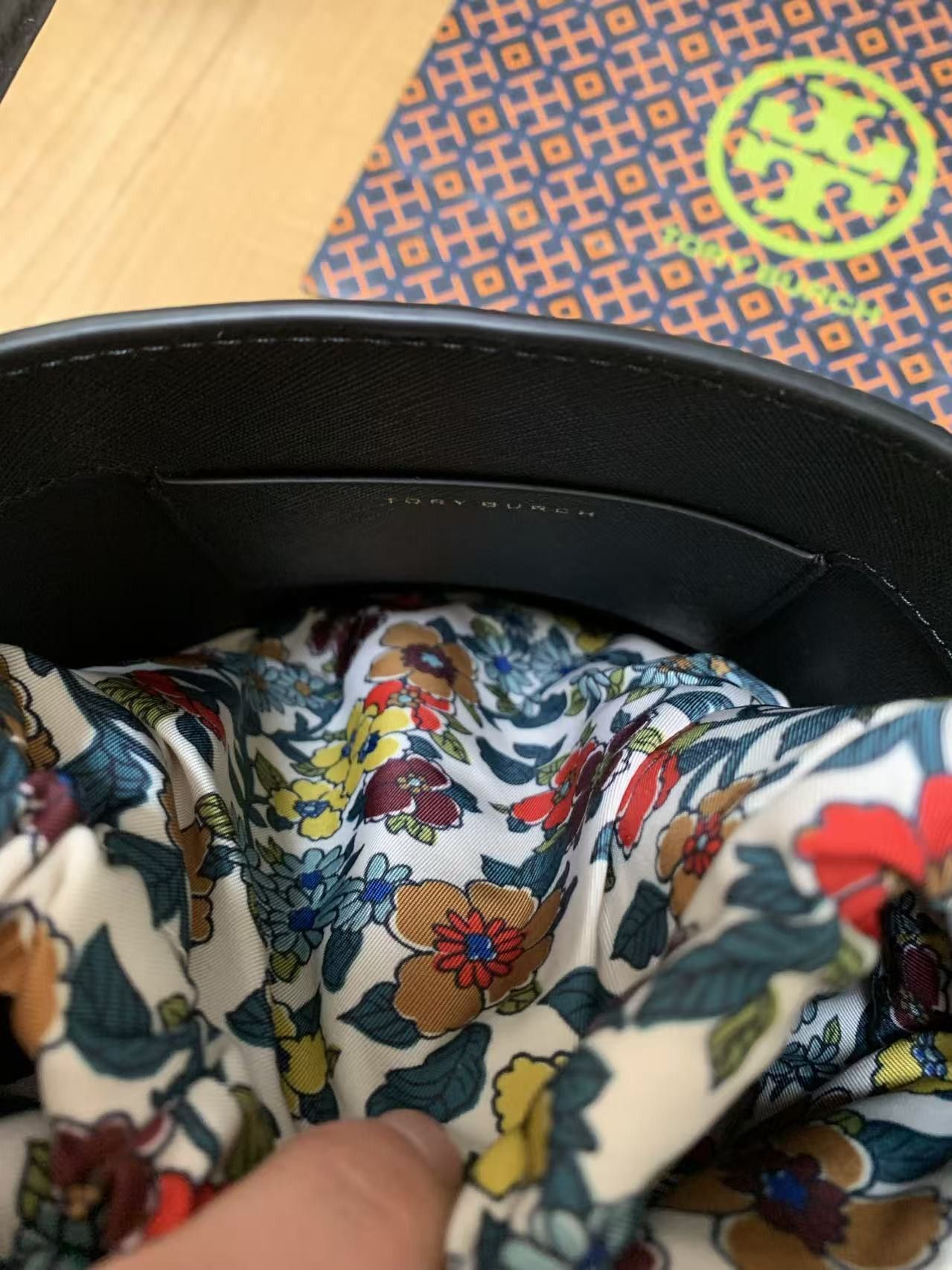 Tory Burch TORY BURCH EMERSON MINI BUCKET BAG Size ONE SIZE - 4 Thumbnail