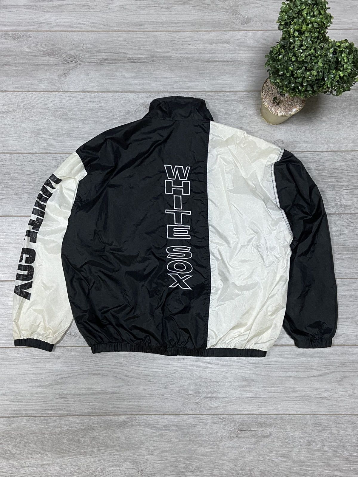 Vintage White Sox KOREA vintage double colour zip jacket Size US XL / EU 56 / 4 - 1 Thumbnail