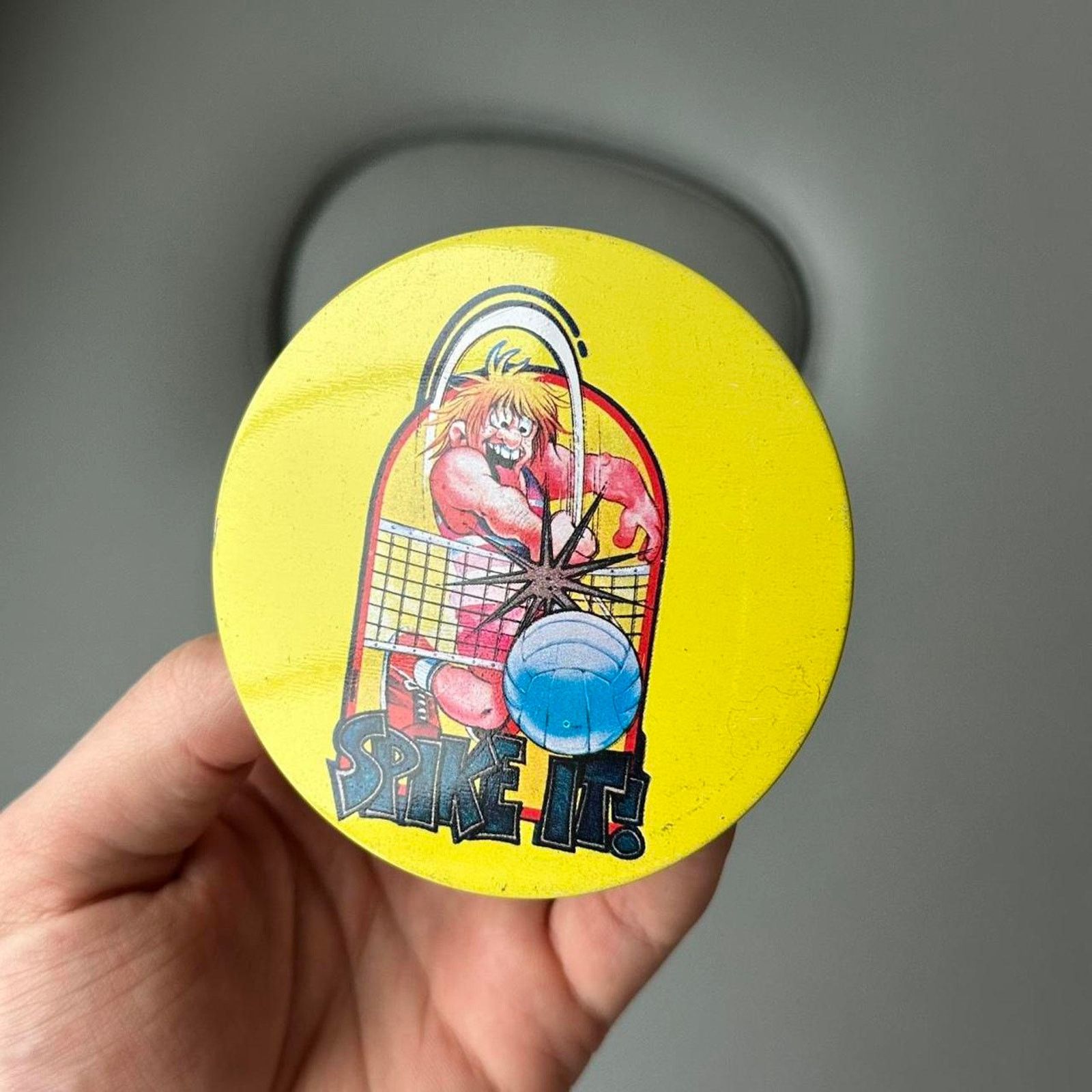 Vintage Vintage 60s 70s Cartoon Big Round Yellow Metal Button Pin Size ONE SIZE - 4 Thumbnail
