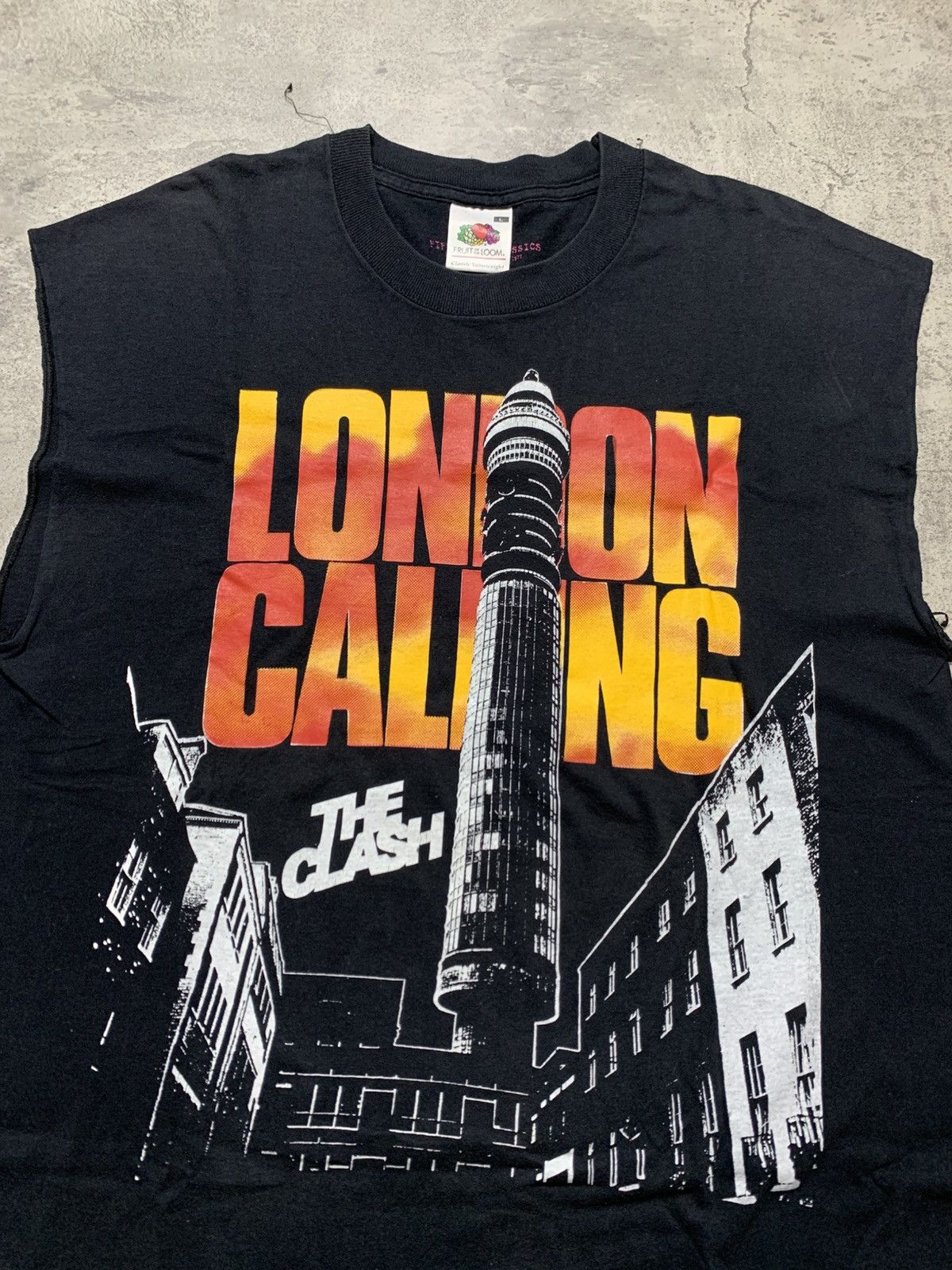 Band Tees Y2k The clash fifthcolumn punk band tshirt sex pistols nofx Size US L / EU 52-54 / 3 - 2 Thumbnail