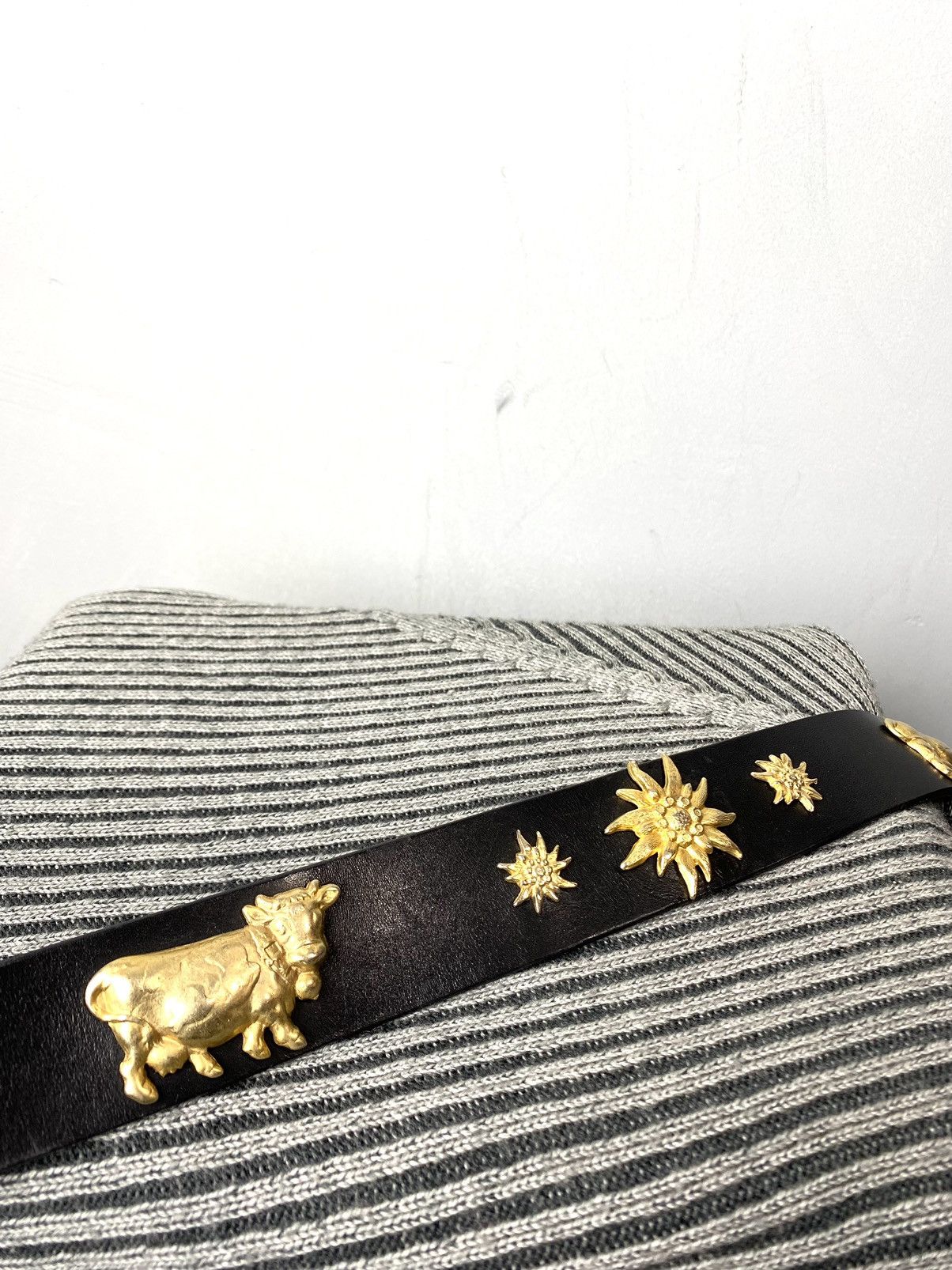 Designer Etro Vintage Designer Leather Belt metal details Size ONE SIZE - 2 Thumbnail