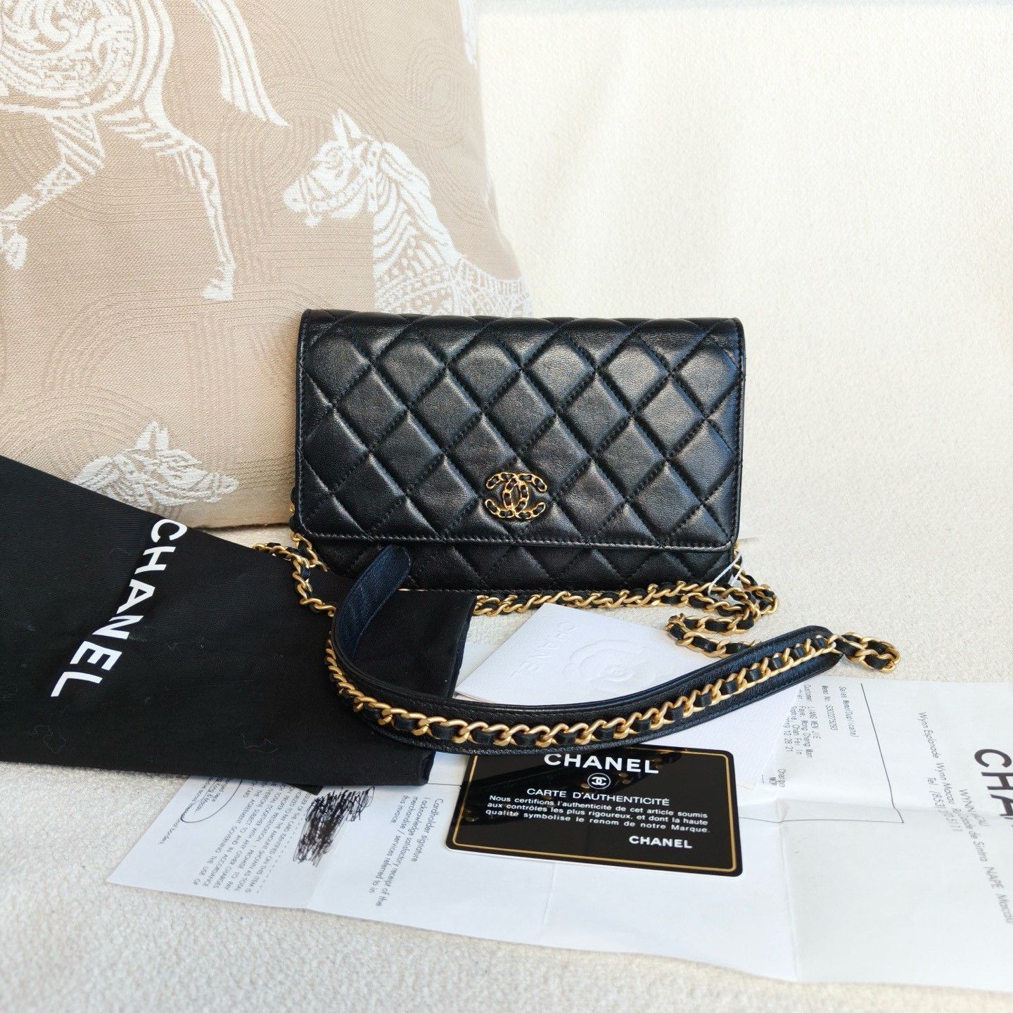 Chanel Pre-loved Bag Very good condition Size ONE SIZE - 1 Thumbnail