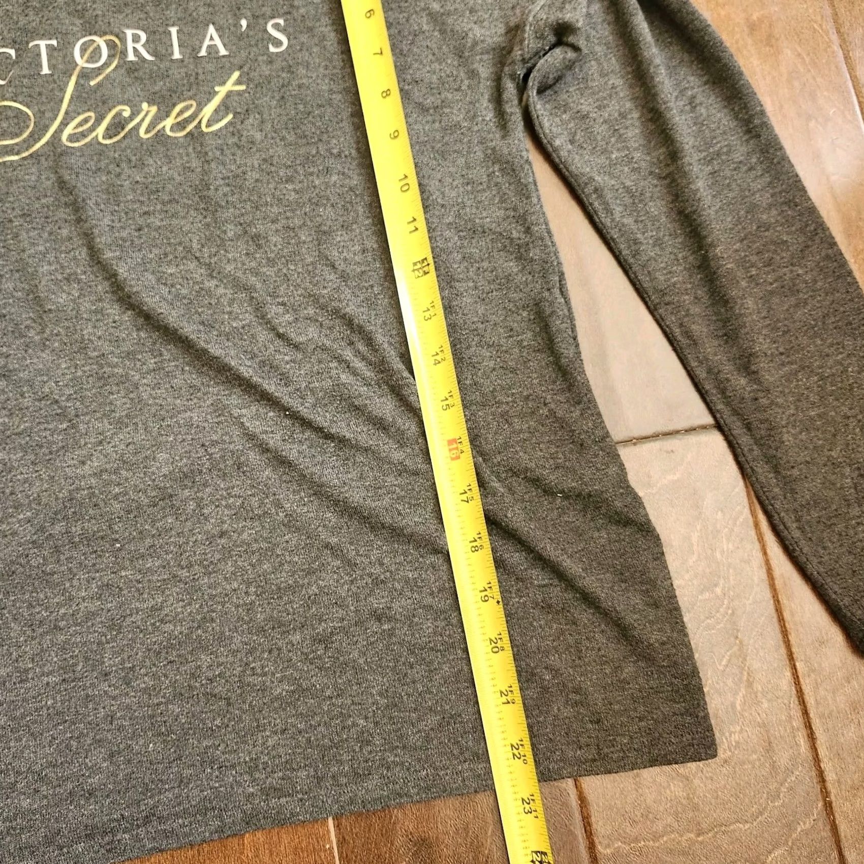 Victoria's Secret Victoria's Secret T-Shirt Women's Gray Heathered Long Sleeve Size S Size S / US 4 / IT 40 - 6 Thumbnail