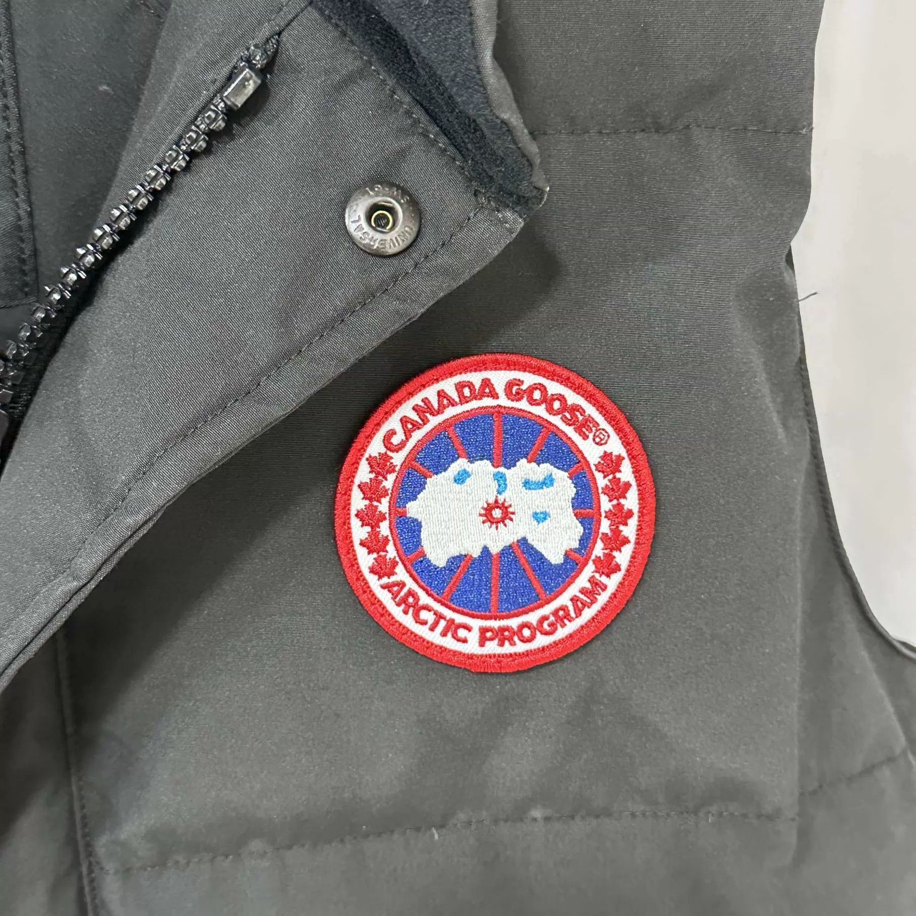 Canada Goose Canada Goose Black Logo Down Vest S Size US S / EU 44-46 / 1 - 6 Thumbnail