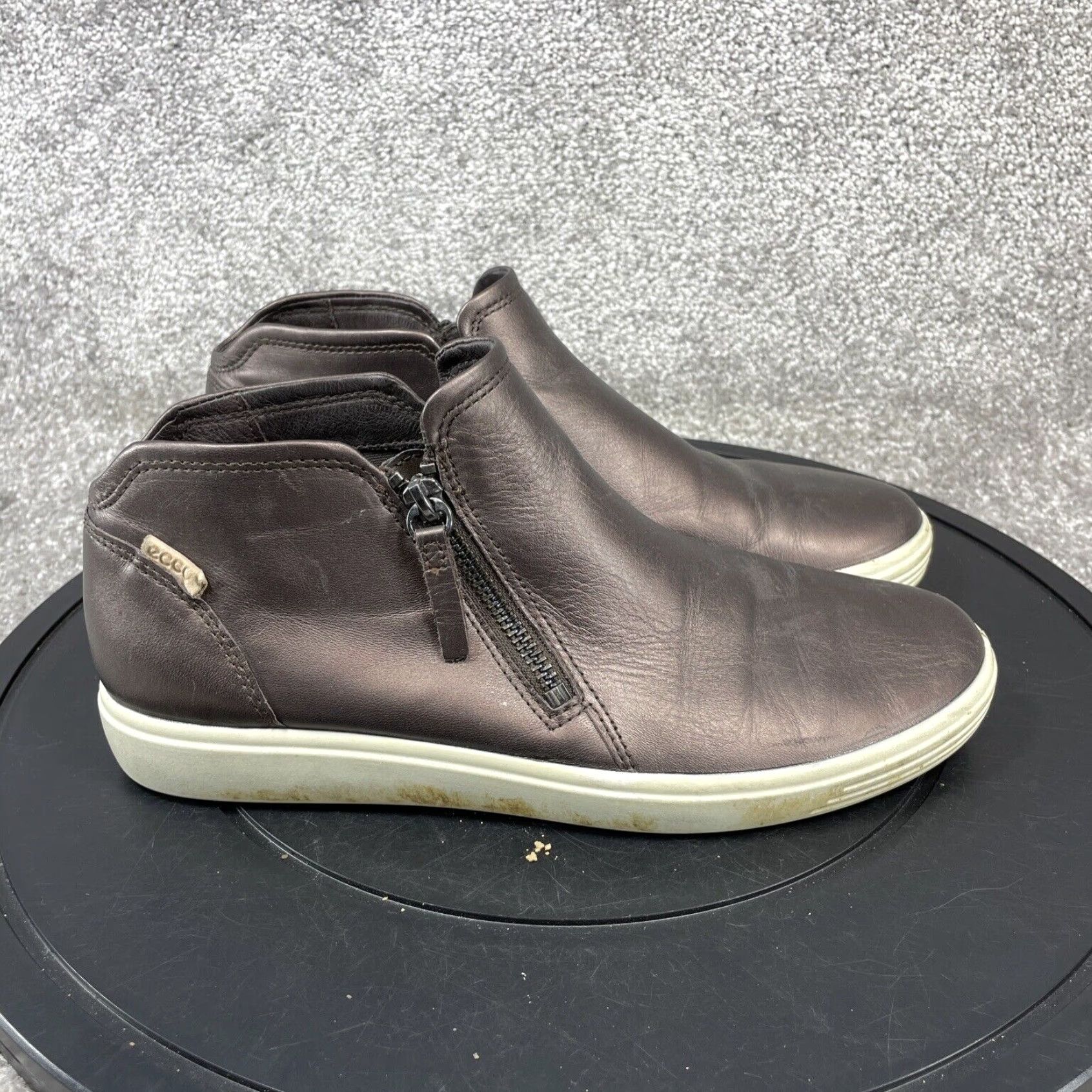VINTAGE DEADSTOCK JACOB & CO. SNEAKERS display picture 3