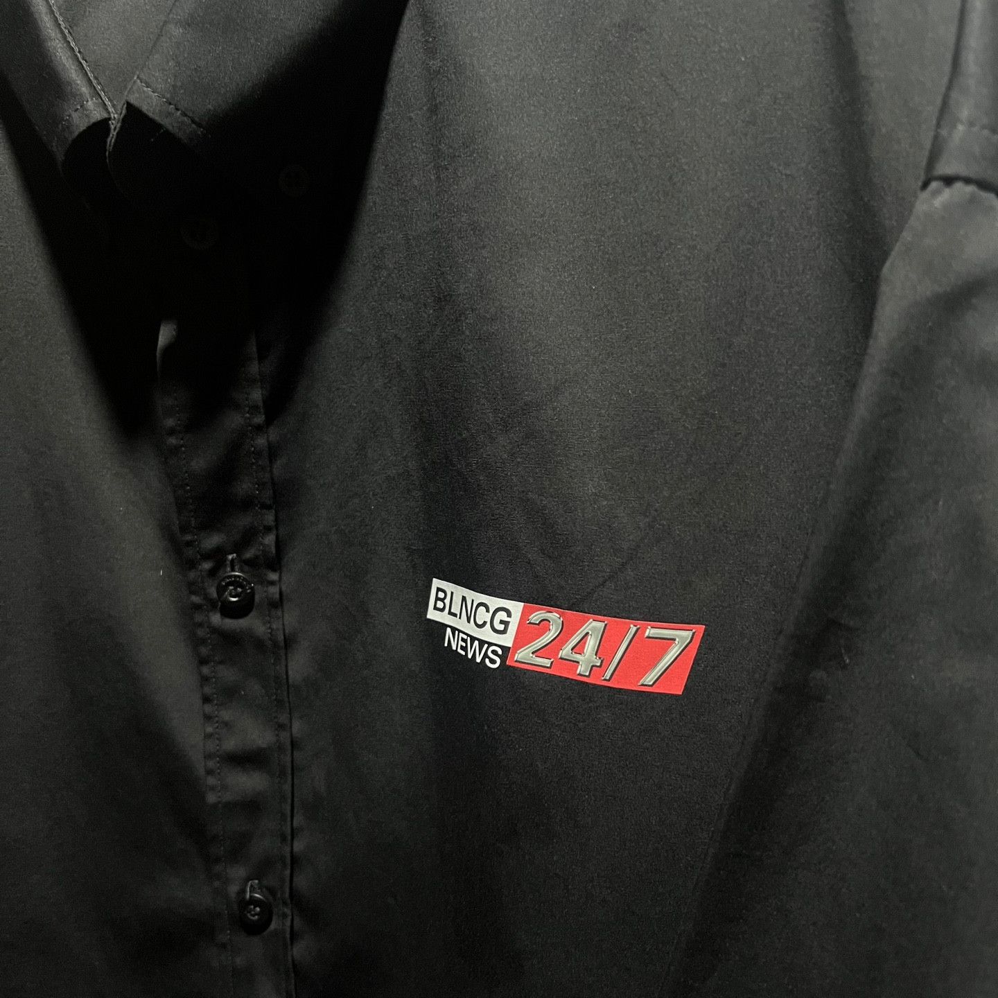 Balenciaga (SOLD OUT)Balenciaga News Logo 24/7 Short Sleeve Shirt Size US L / EU 52-54 / 3 - 2 Thumbnail