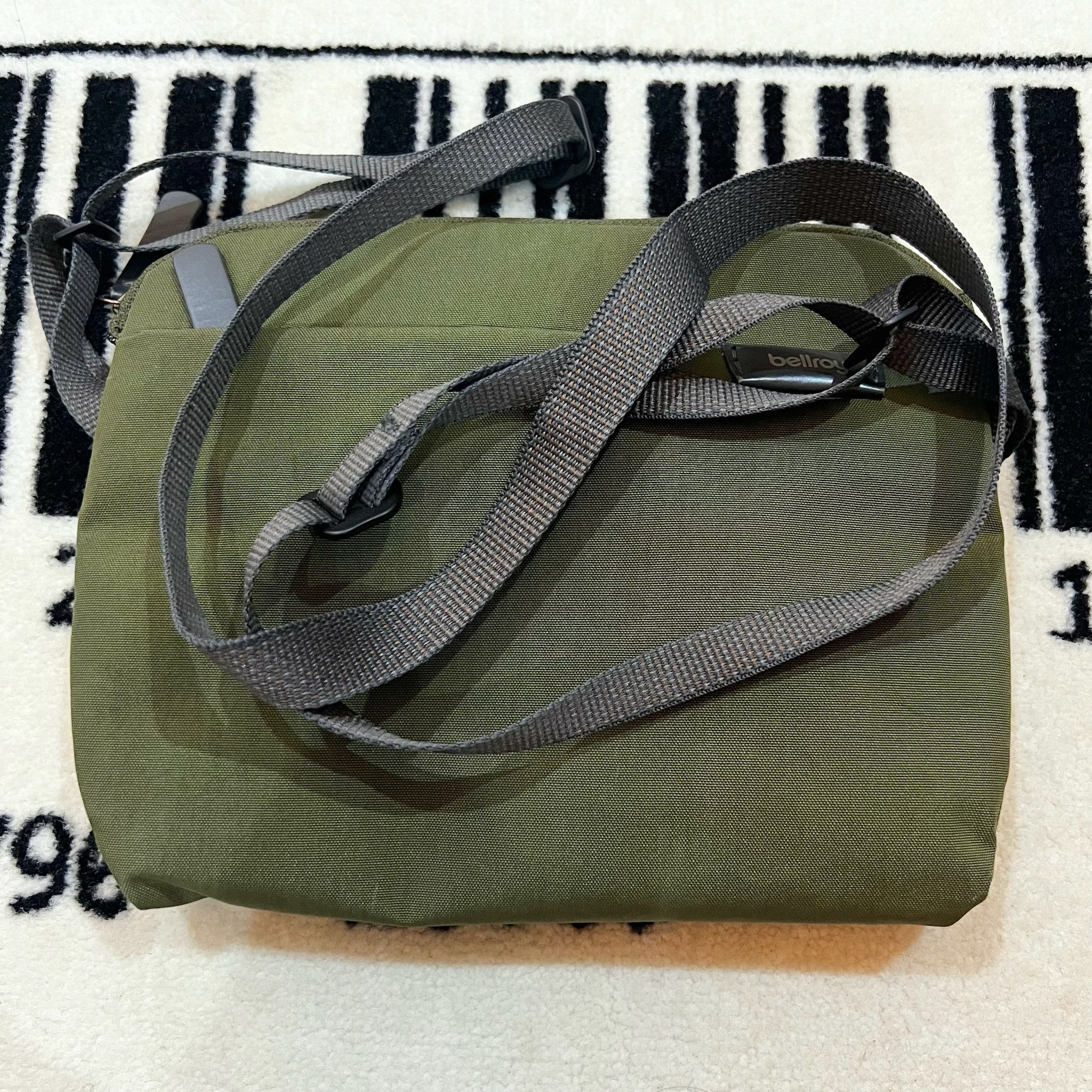 Bellroy Bellroy City Pouch Plus Crossbody Bag - Ranger Green. Size ONE SIZE - 6 Thumbnail