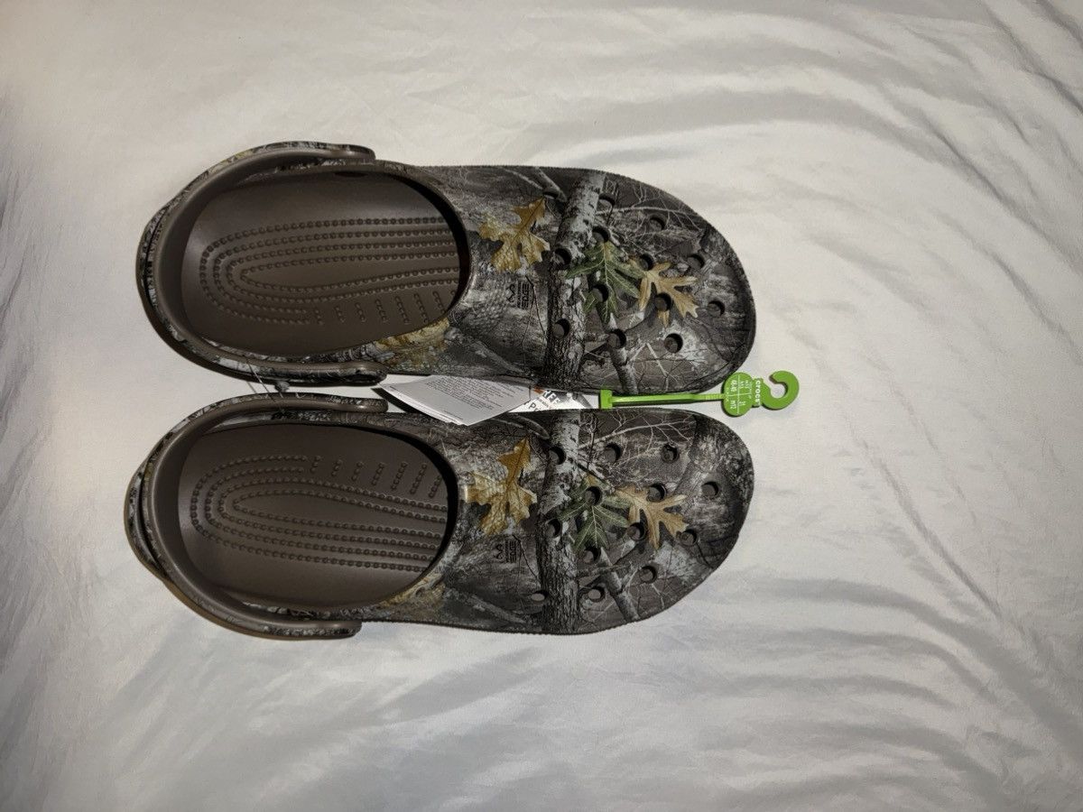 Crocs Classic Realtree Edge Clog - Crocs Size US 13 / EU 46 - 2 Thumbnail