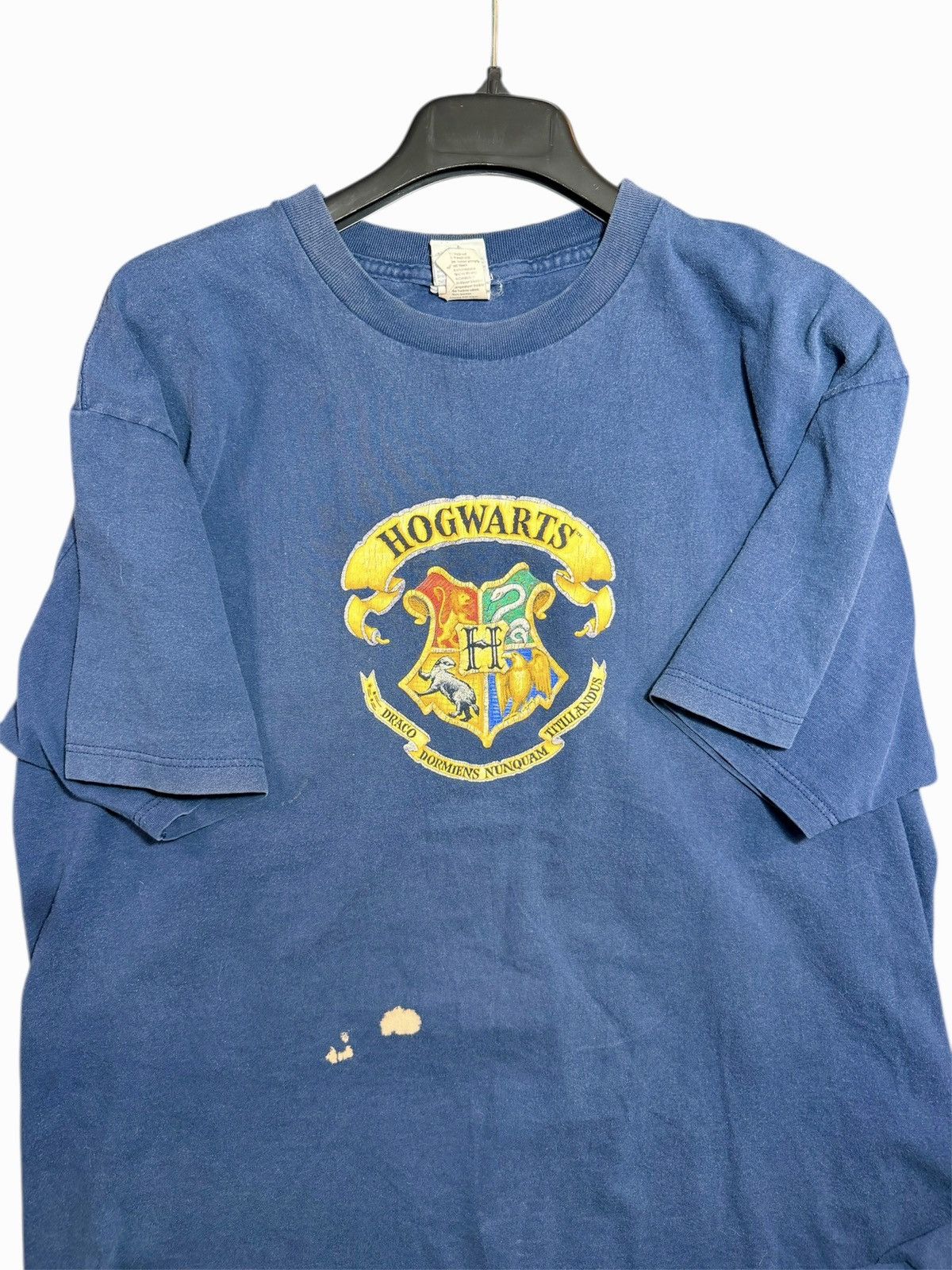 Vintage Vintage 2000 Harry Potter Hogwarts Crest Tee USA Made XL Size US XL / EU 56 / 4 - 4 Thumbnail