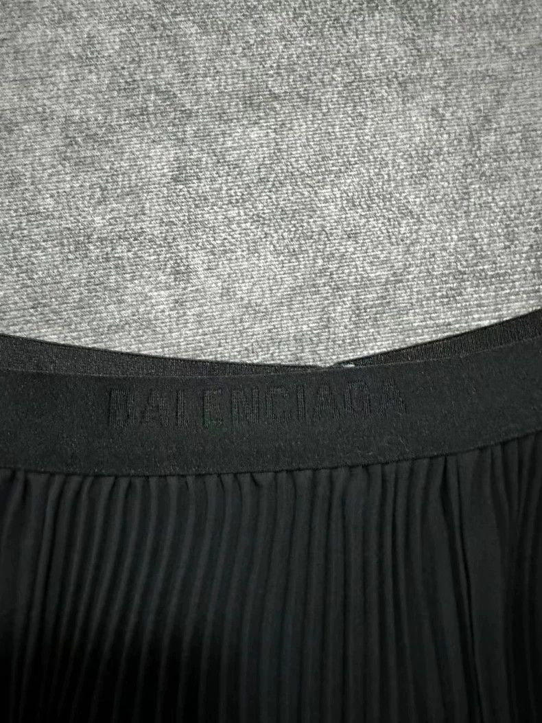 Balenciaga Balenciaga size 34 High-definition pleated elastic skirt Size 42" / US 20 - 4 Thumbnail
