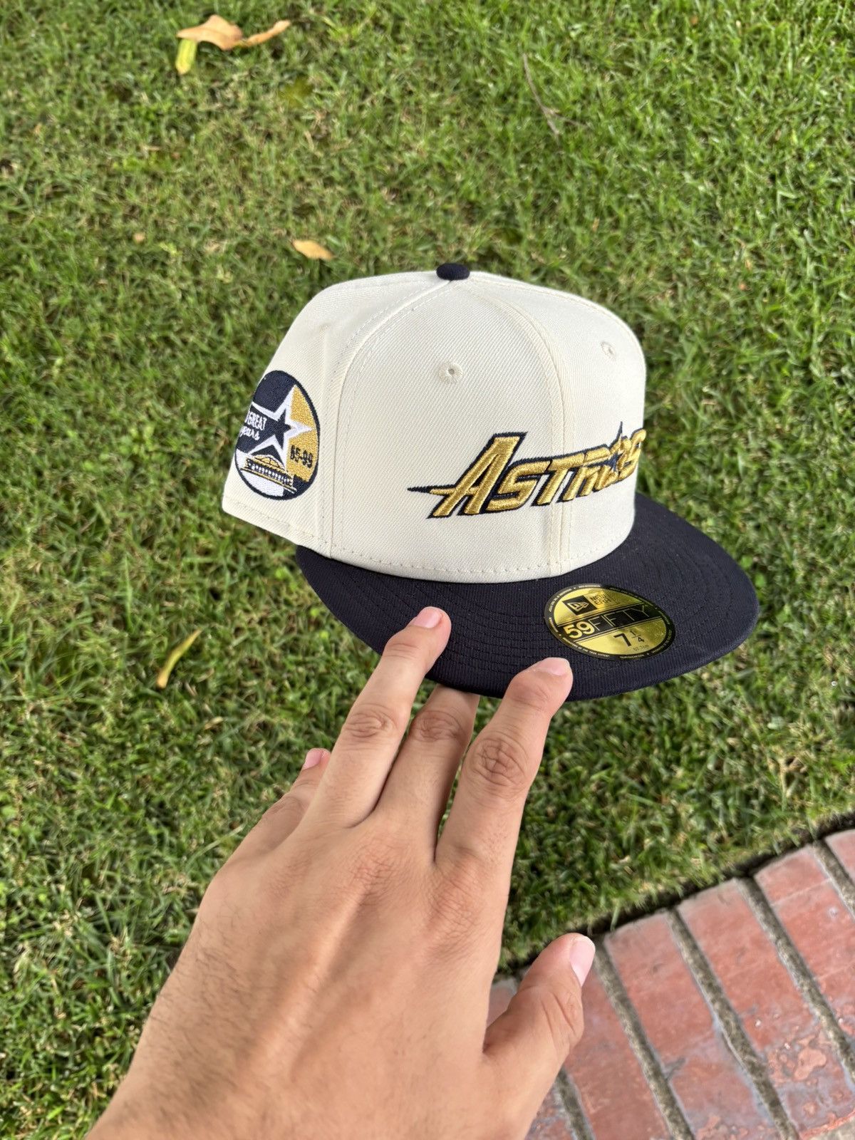 New Era 71/4 Vintage Houston Astros Fitted Size 44 - 1 Thumbnail