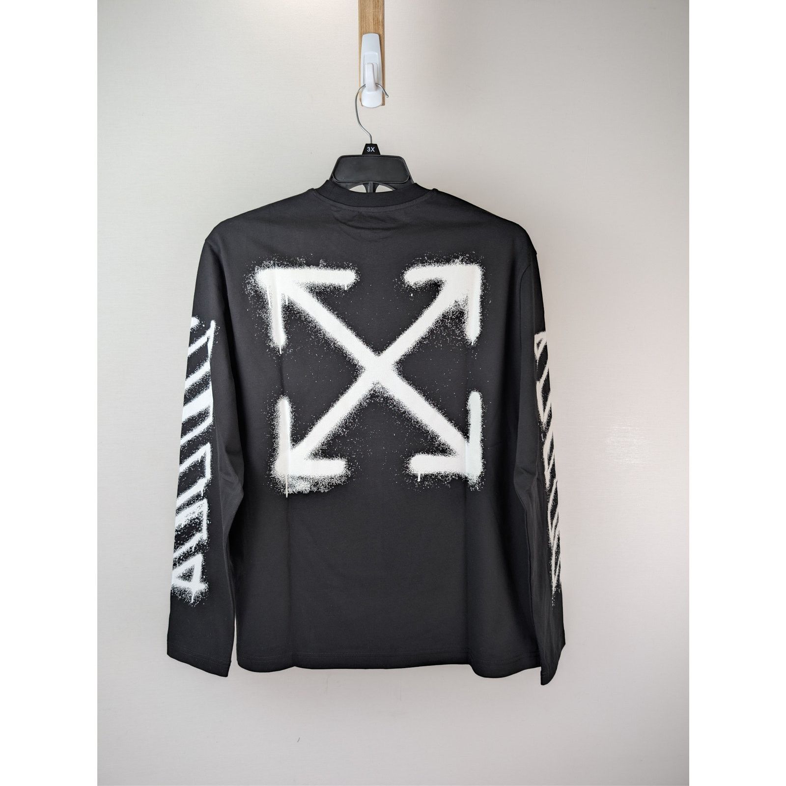 Off-White o1rshd1 Spray Can Arrow Skate L/S T-Shirt in Black Size US XXL / EU 58 / 5 - 10 Thumbnail