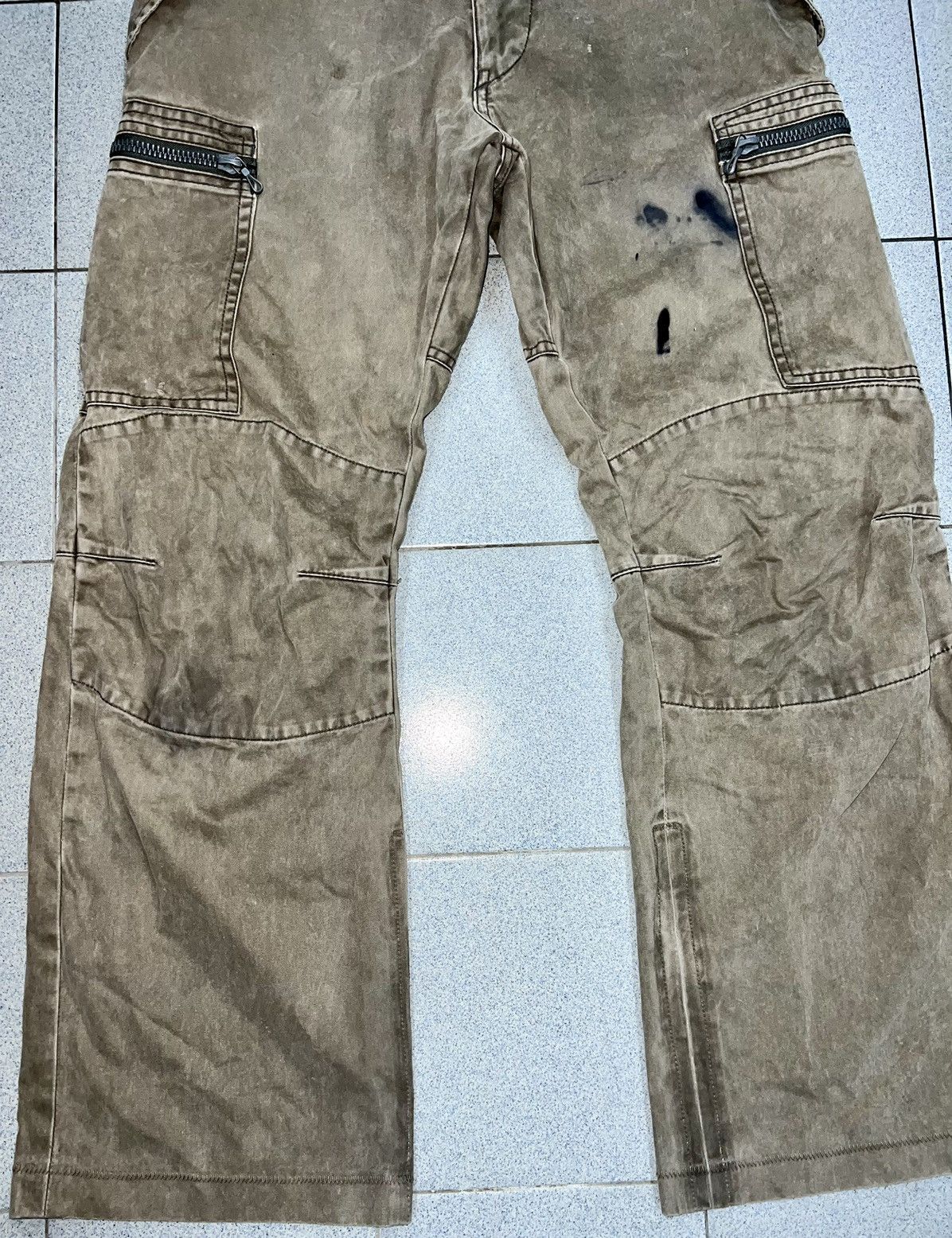 Attachment ATTACHMENT HEAVY FLARED CARGO PANTS Size US 30 / EU 46 - 4 Thumbnail