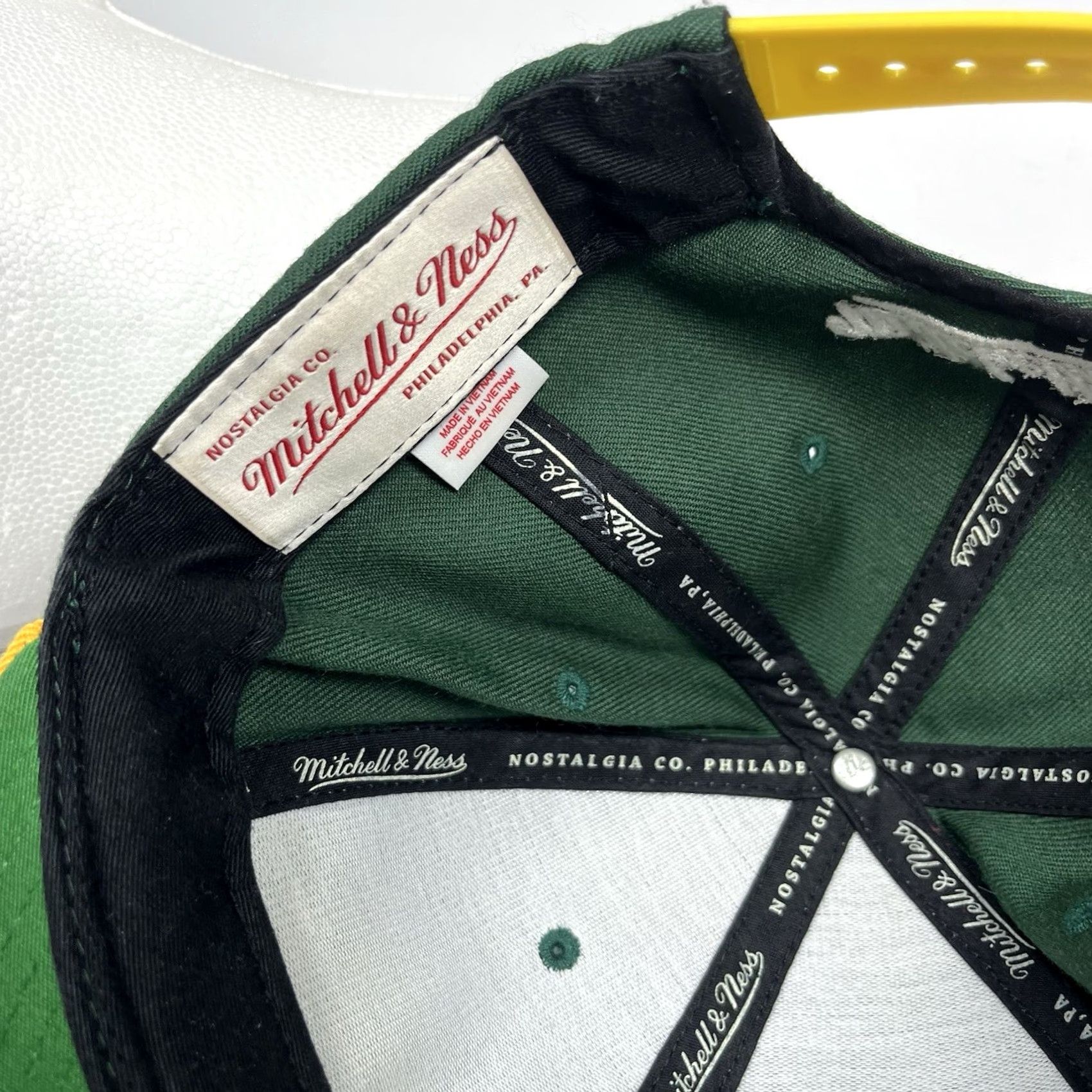 Mitchell & Ness Mitchell & Ness Green Bay Packers Green NFL Snapback Hat VTG Size ONE SIZE - 6 Thumbnail
