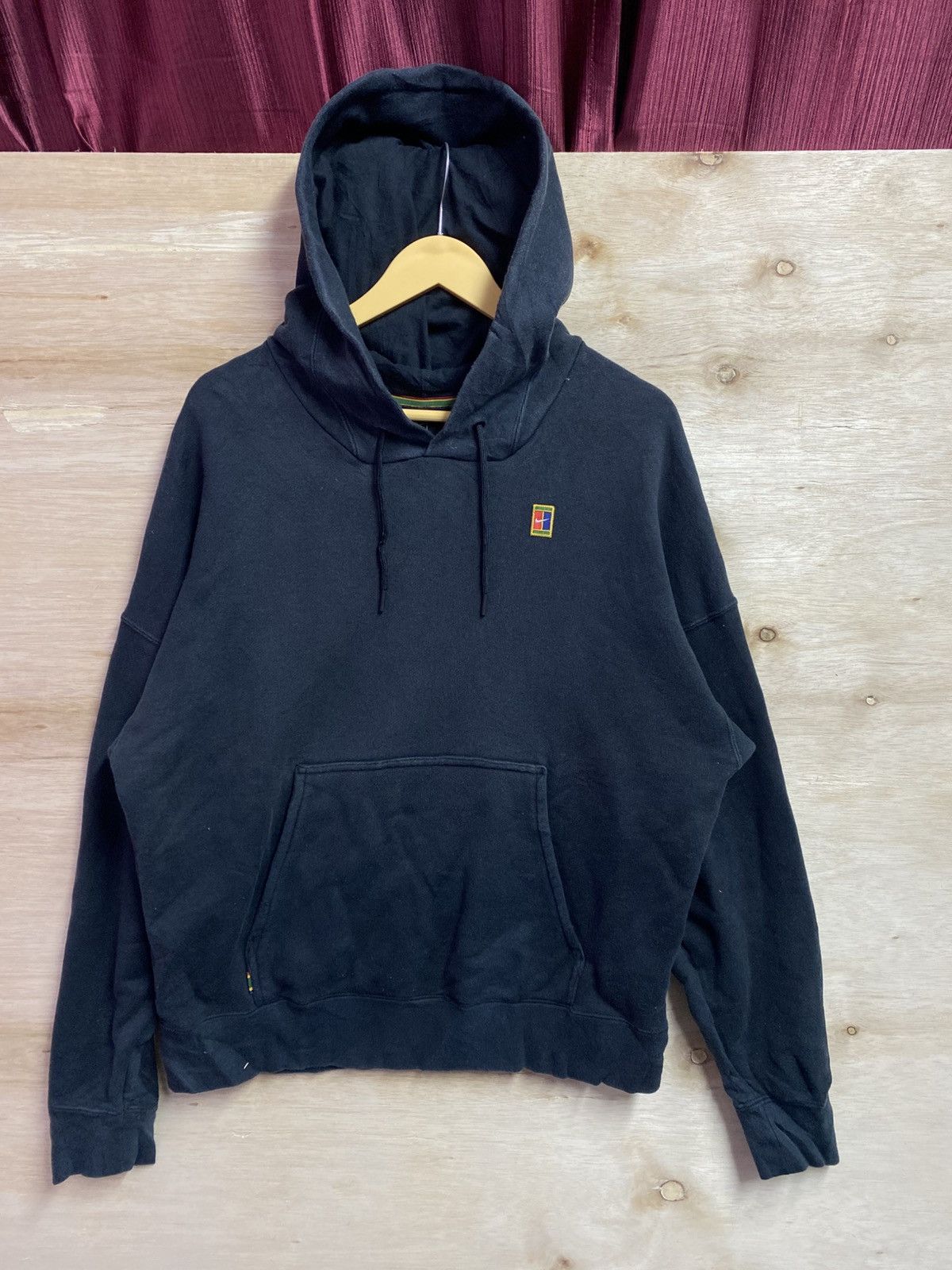 Nike Court Heritage Hoodie in black.