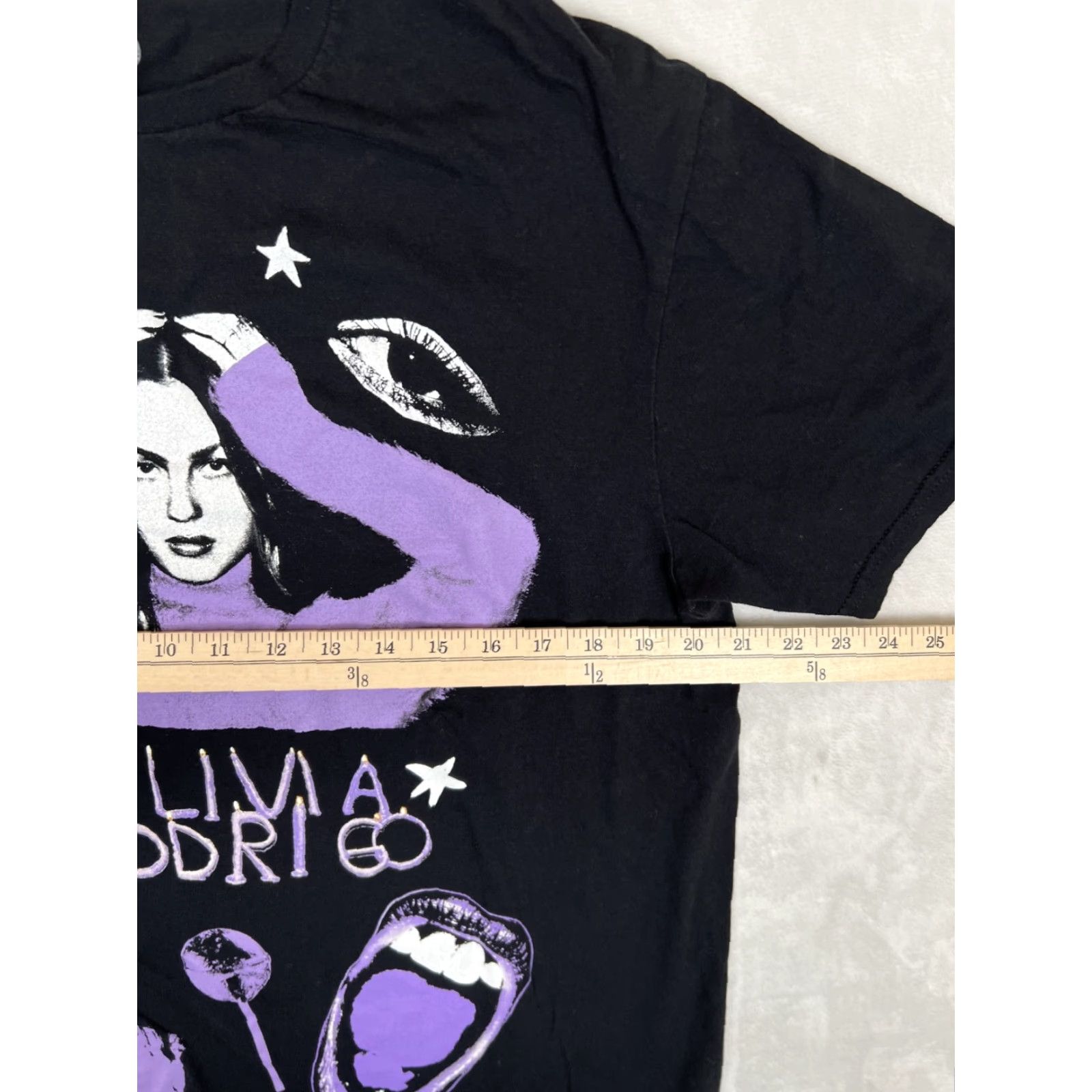 Vintage Olivia Rodrigo World Tour Live T-Shirt Size Large Concert Merch Shirt Women Size L / US 10 / IT 46 - 4 Thumbnail