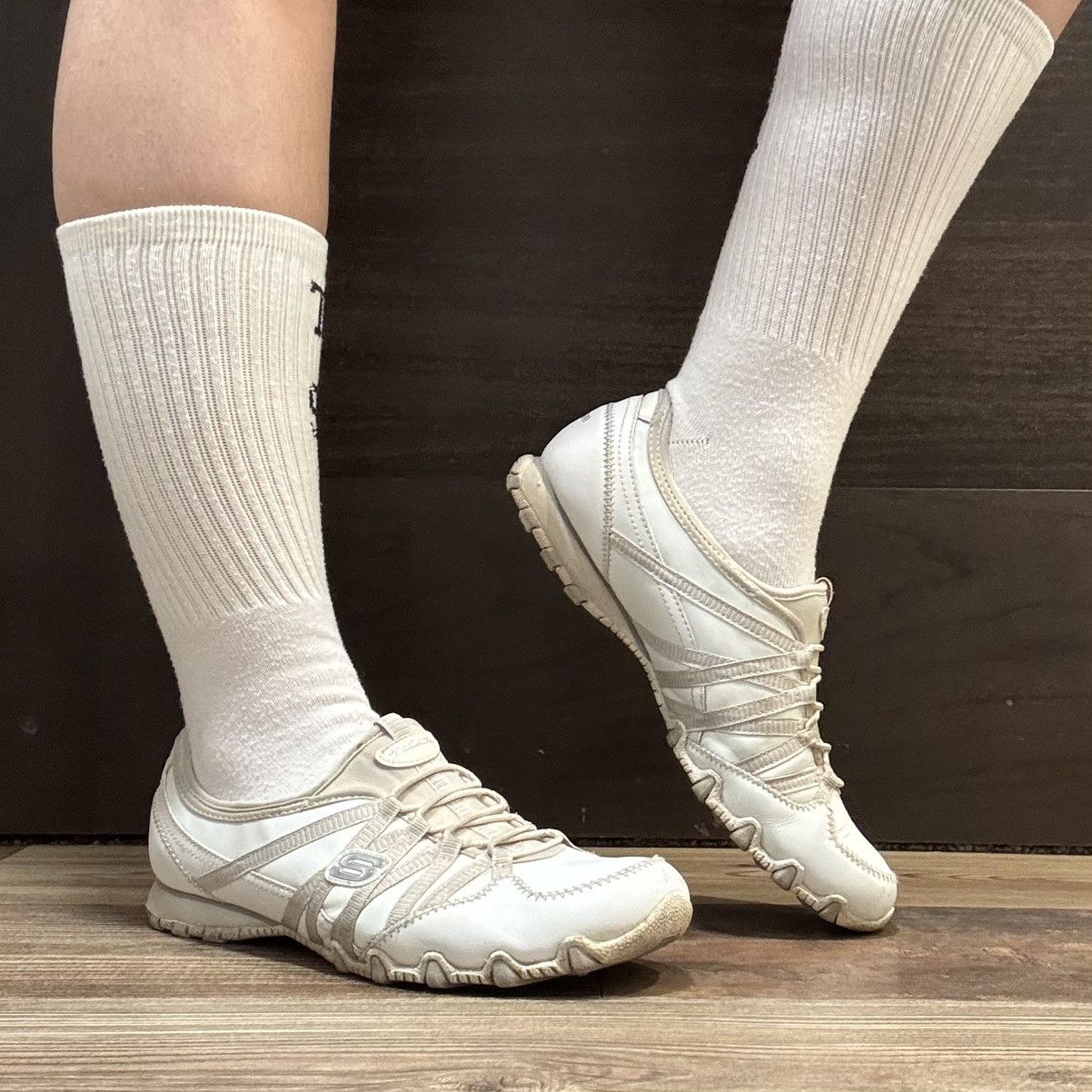SKECHERS SKECHERS Vintage Y2K 2000s White Leather Sporty Slip Ons Size US 9.5 / IT 39.5 - 1 Thumbnail