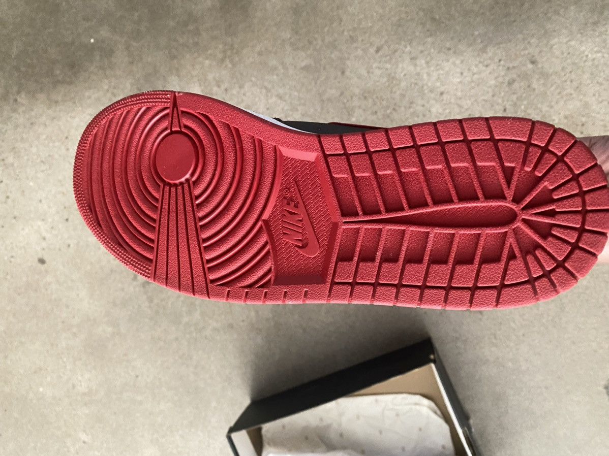 Jordan Brand × Nike Jordan 1 “Banned” Mid Size US 10.5 / EU 43-44 - 3 Thumbnail