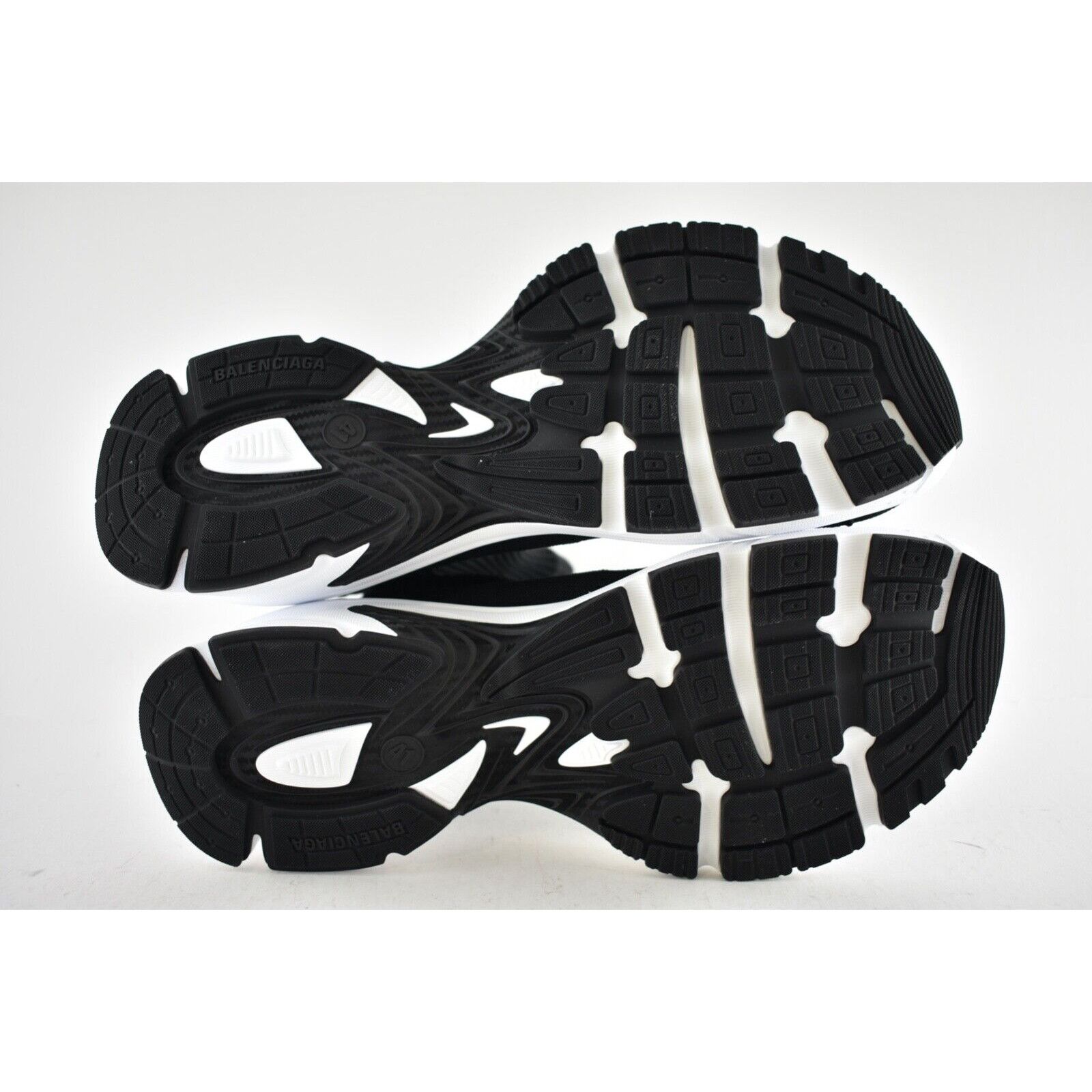 Balenciaga Balenciaga Speed 3.0 Sock White Black High Top Sneakers 41 Size US 11 / IT 41 - 12 Thumbnail