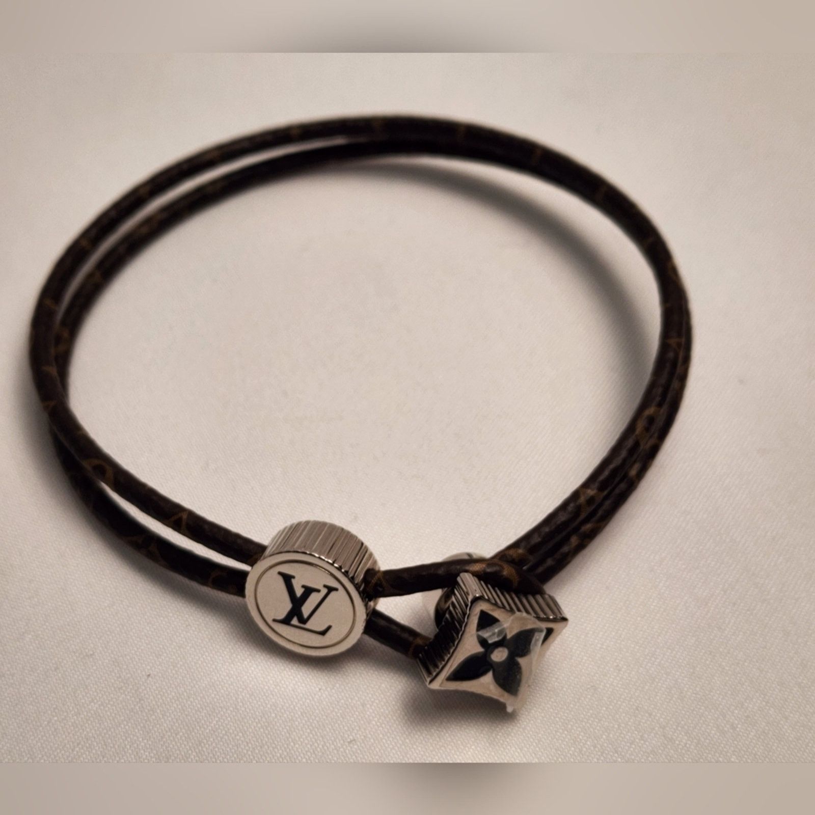 Louis Vuitton Authentic Louis Vuitton Catch It Monogram Eclipse New Rare Size ONE SIZE - 9 Thumbnail