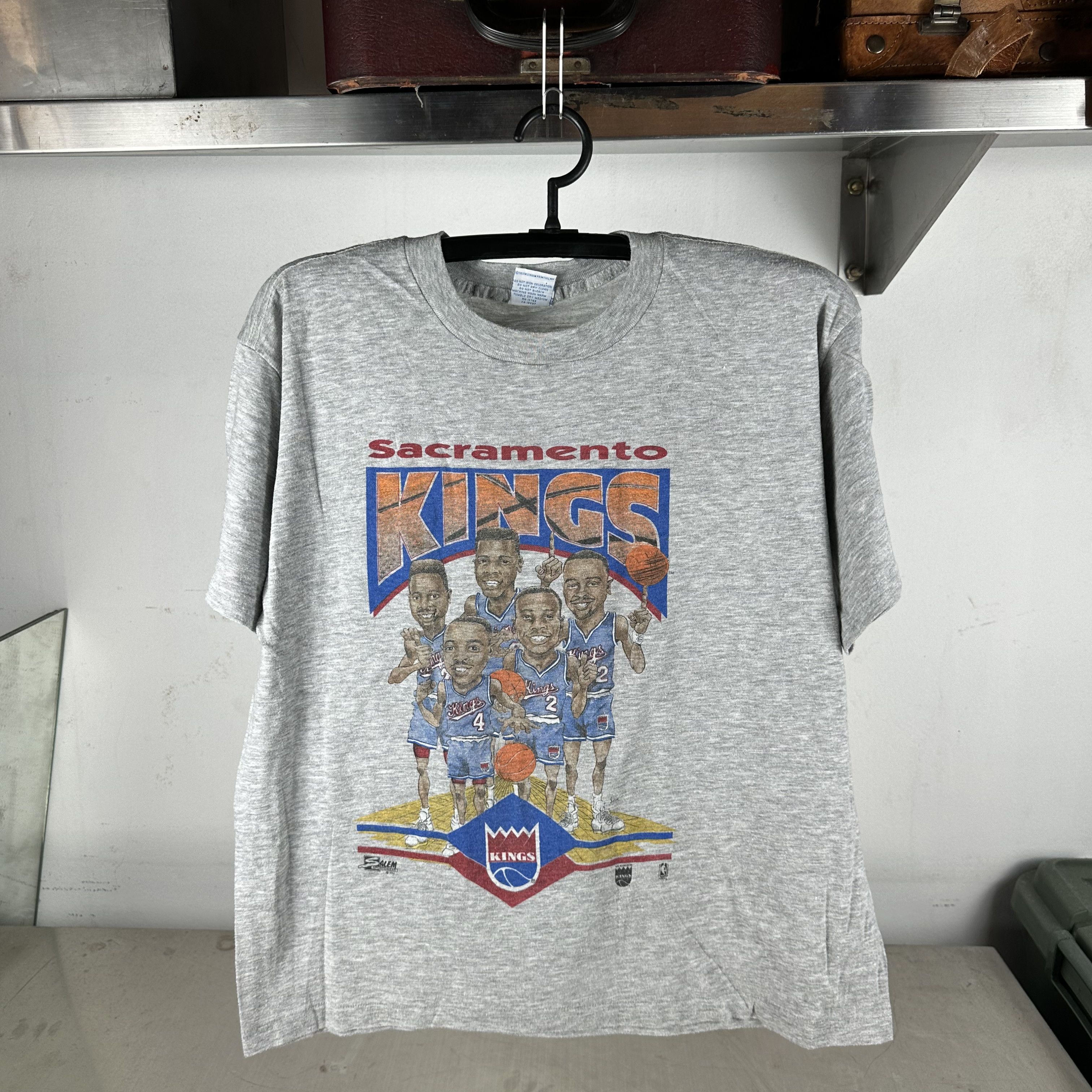 Vintage Vintage 1992 Sacramento Kings NBA Caricature Salem T-shirt Size US L / EU 52-54 / 3 - 1 Thumbnail