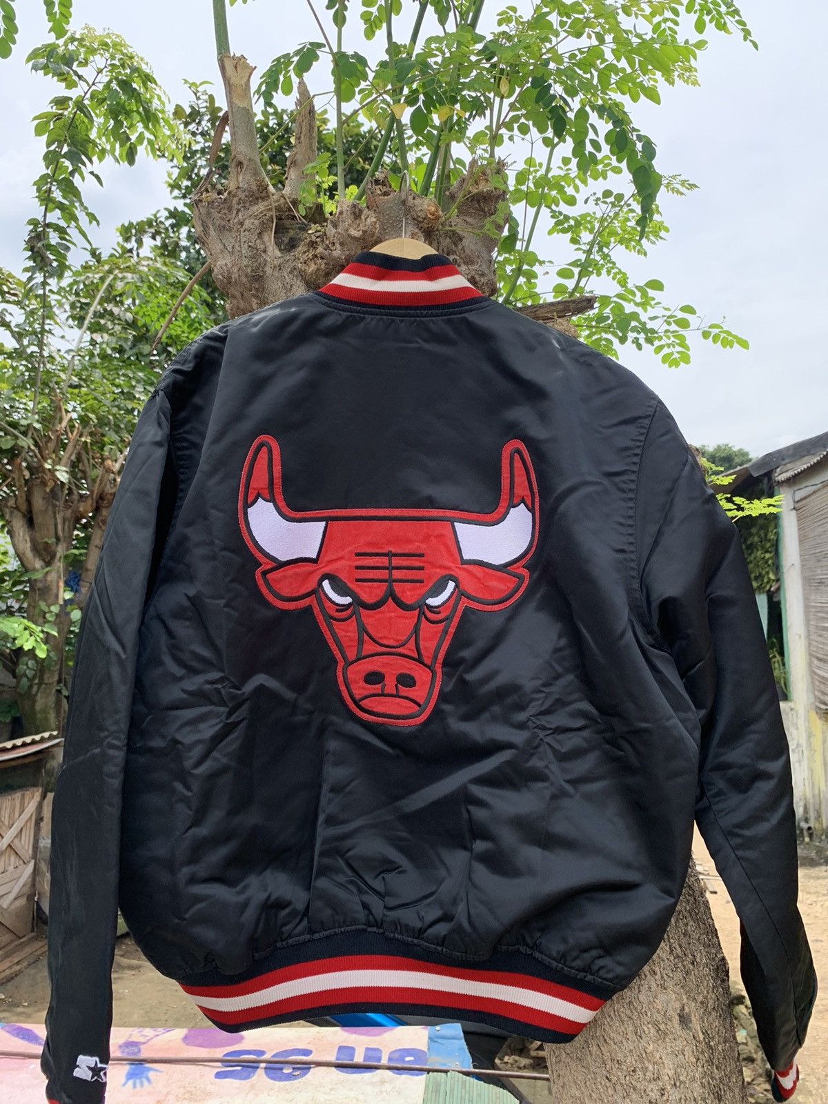 NBA × Starter × Vintage STARTER VARSITY CHICAGO BULLS Size US XL / EU 56 / 4 - 4 Thumbnail