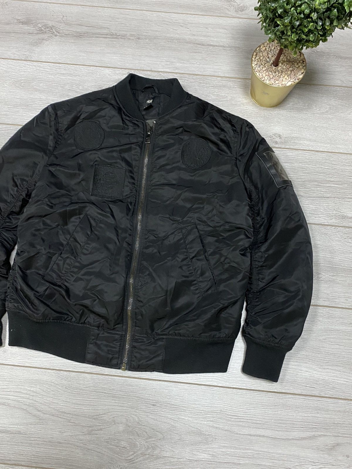H&M × The Weeknd H&M The Weeknd XO Black Bomber Patch Jacket Size US S / EU 44-46 / 1 - 3 Thumbnail