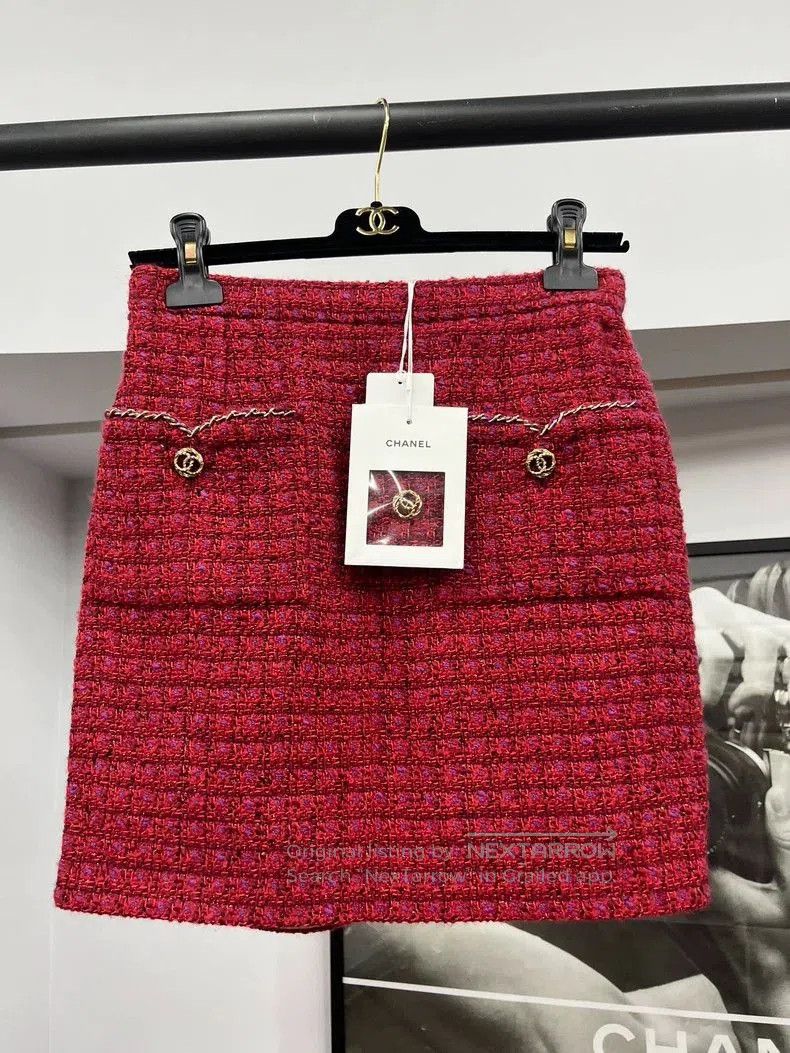 Chanel Chanel 23B Red Tweed Skirt. Size US 36 / EU 52 - 1 Thumbnail