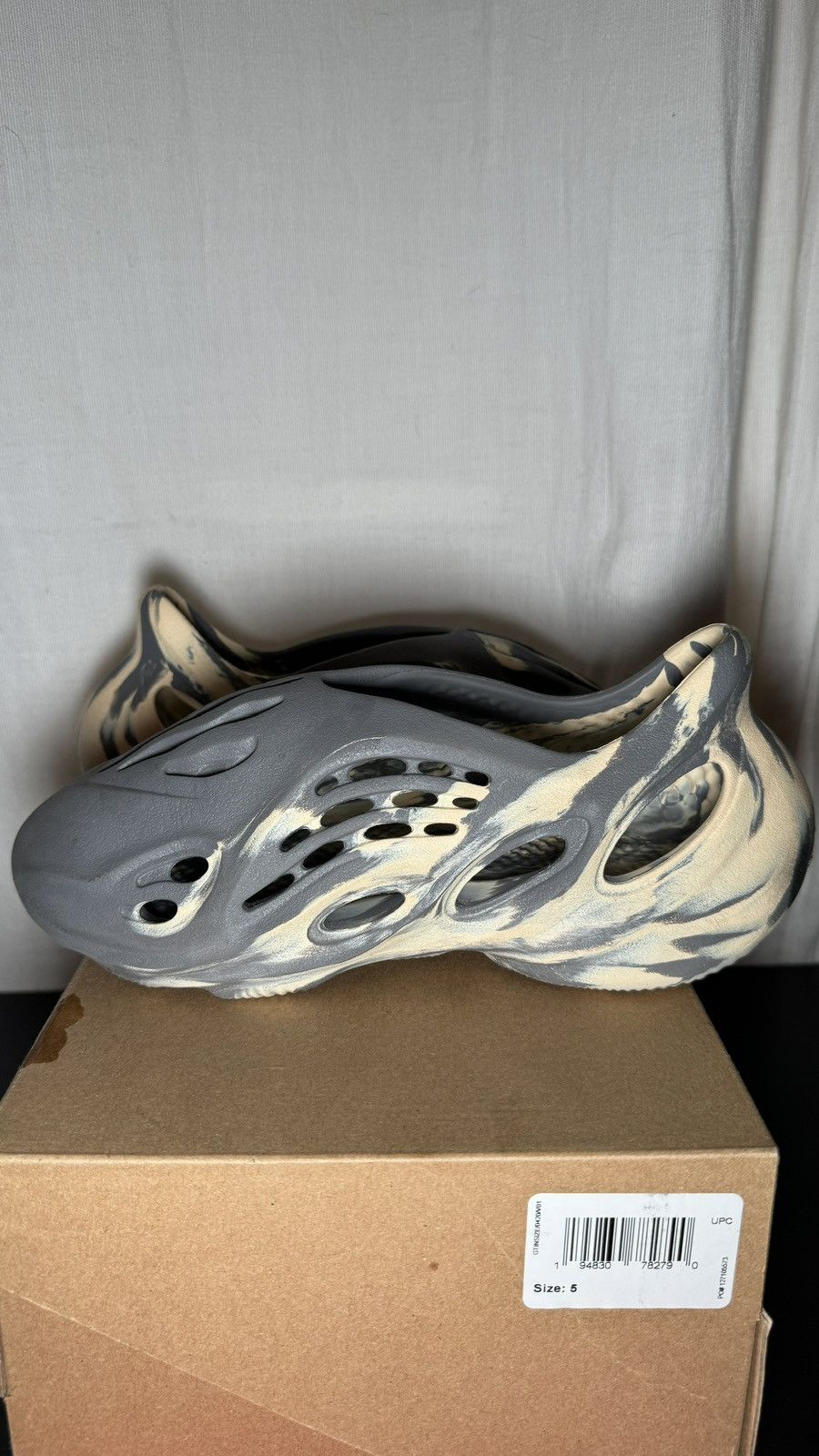 Yeezy Adidas Yeezy Foam Runner “MX Grey” – Size US 5 – No Box Size US 5 / IT 35 - 5 Thumbnail