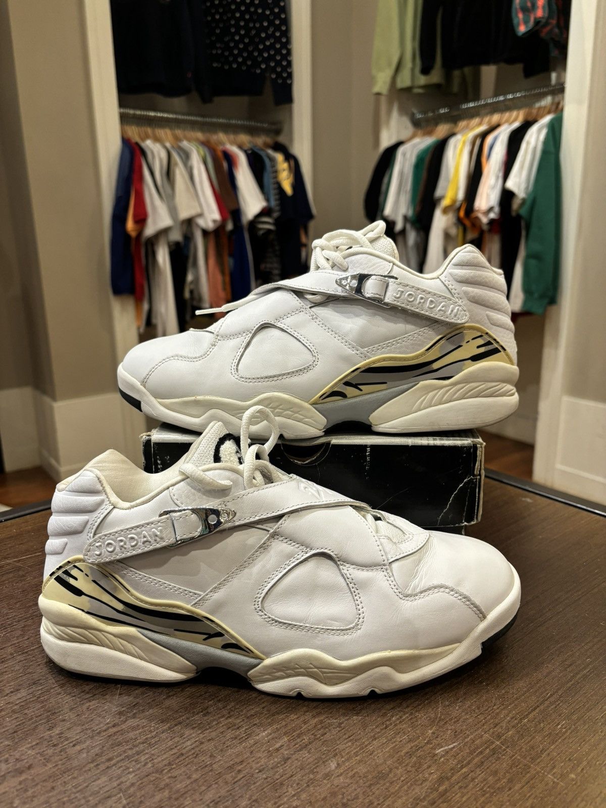 Jordan Low “White Metallic Silver”