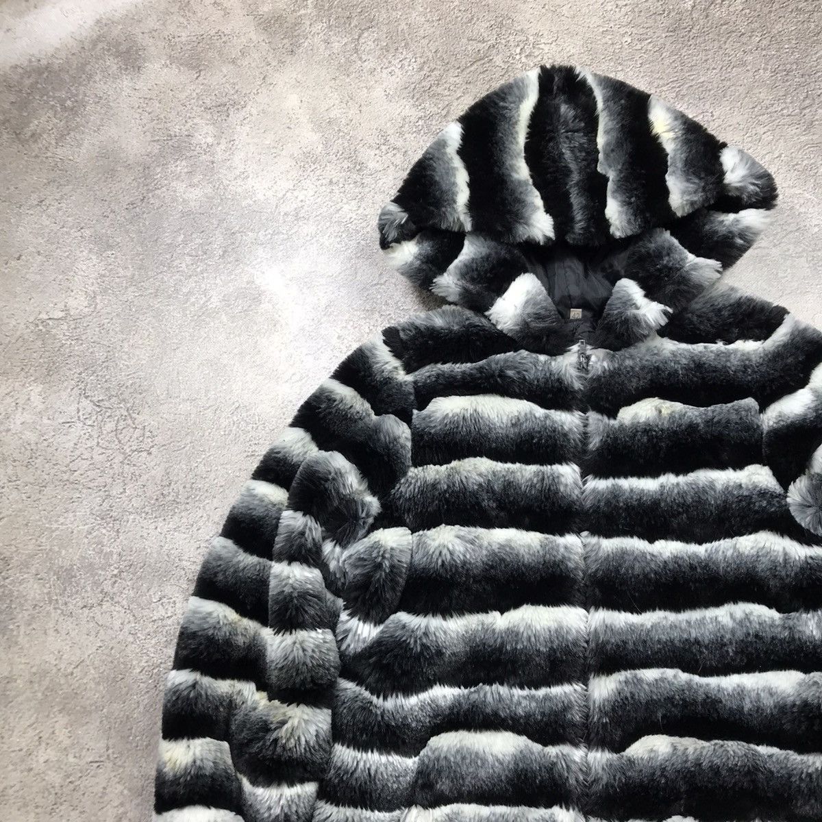 Vintage Vintage Striped Fur Puffer Jacket Japanese Streetwear Logo L Size L / US 10 / IT 46 - 2 Thumbnail