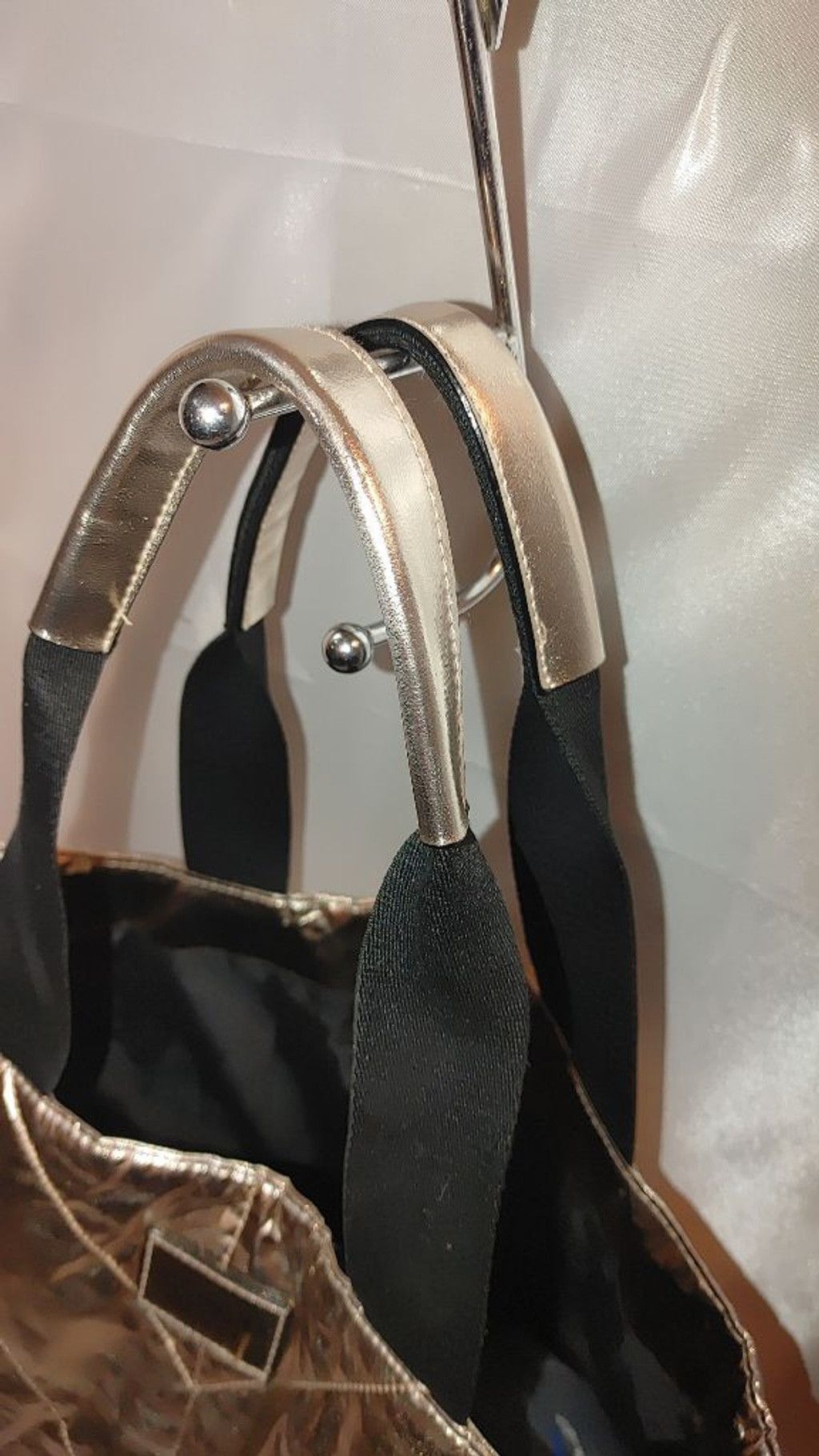 Victoria's Secret Victoria's Secret Metallic Rose Gold Tote Size ONE SIZE - 5 Thumbnail