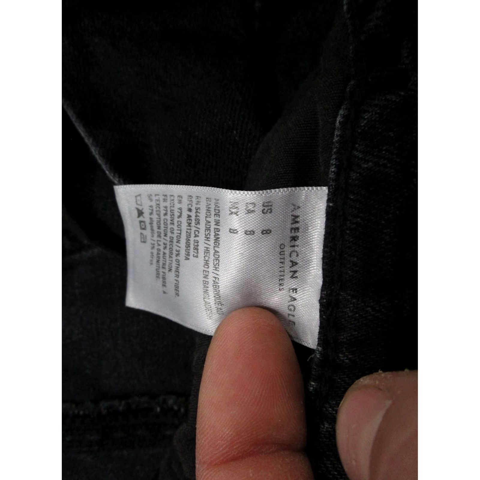 American Eagle Outfitters American Eagle Outfitters Black Distressed Denim High Rise Cut Off Mom Short Size 8 Womens Stretch 5-Pocket Retro 90s Vintage? Size 30" / US 8 / IT 44 - 4 Thumbnail