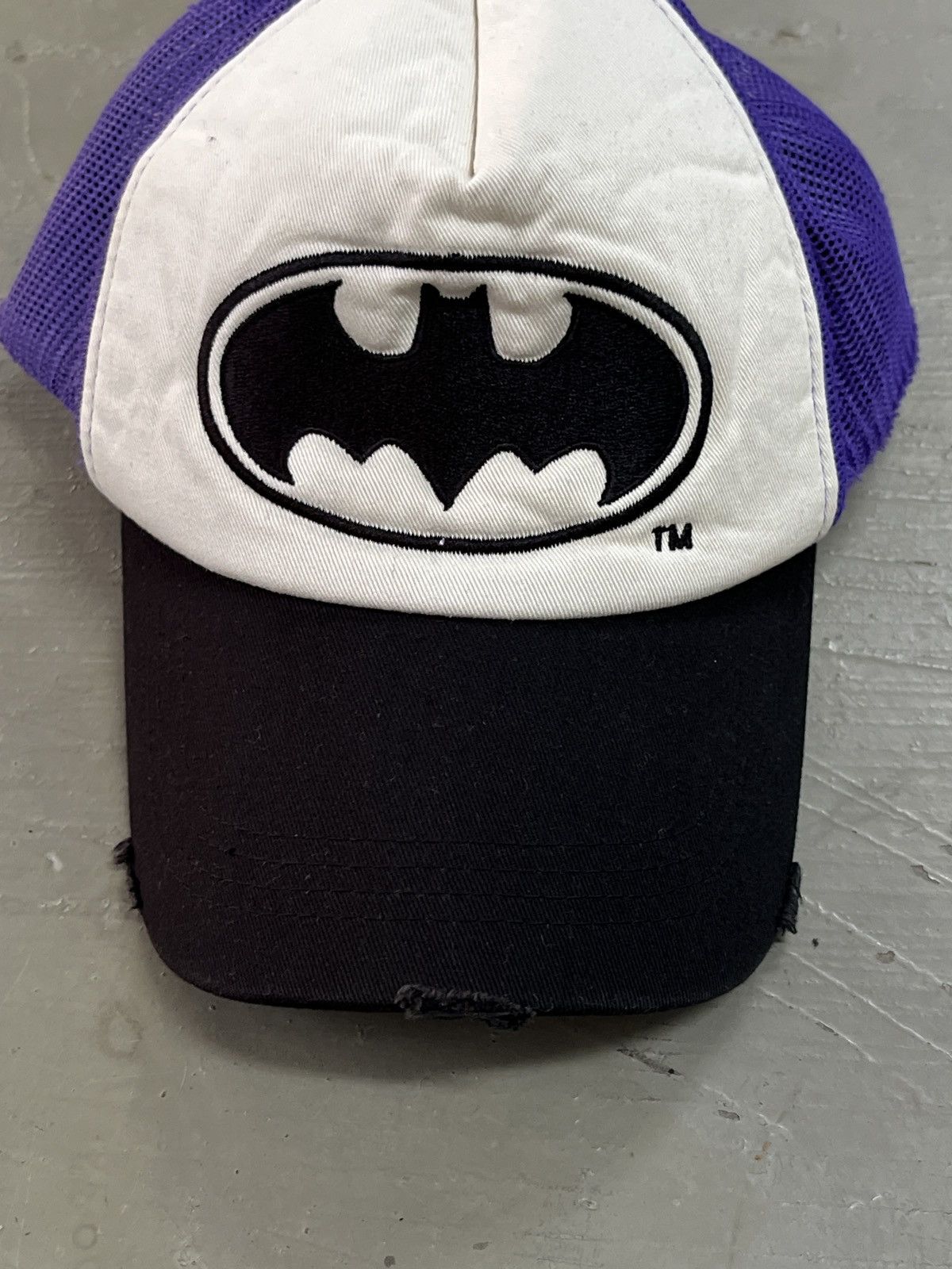 DC Comics Vintage 2000's Batman Official Distressed Trucker Size ONE SIZE - 3 Thumbnail
