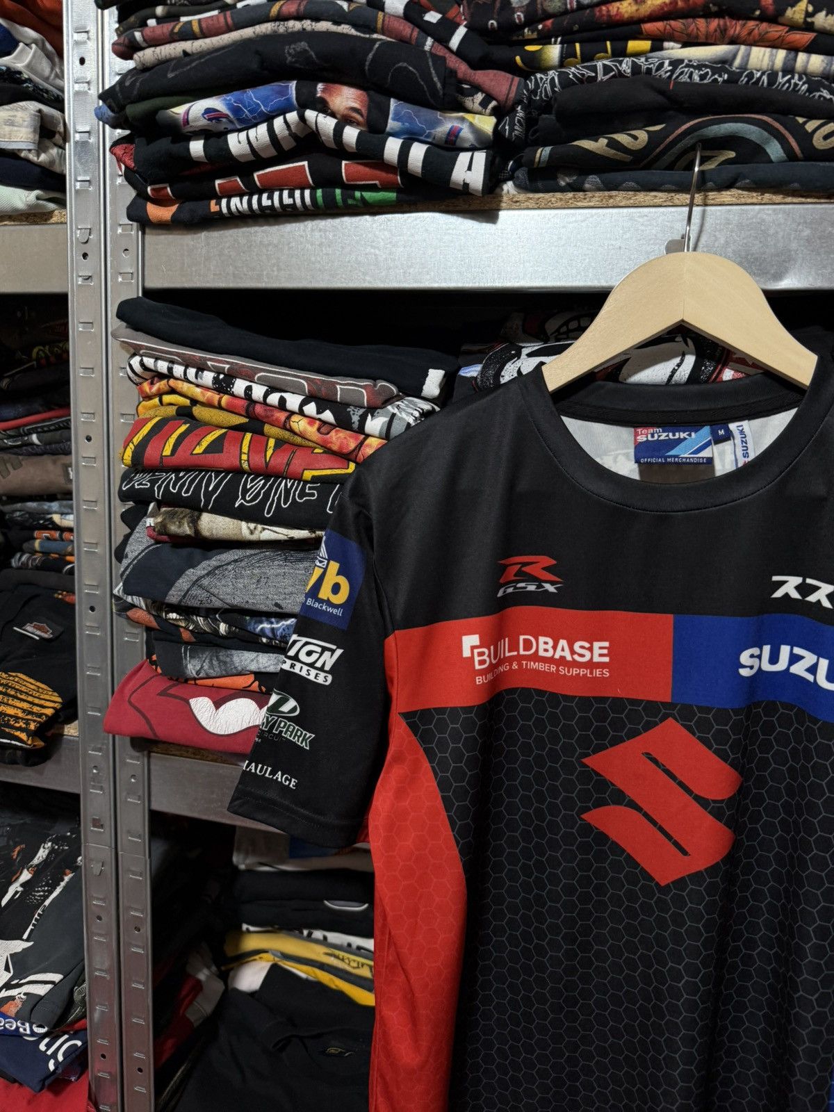 Vintage Suzuki BuildBase Superbike Official Team Hawk Racing T-Shirt Size US M / EU 48-50 / 2 - 3 Thumbnail