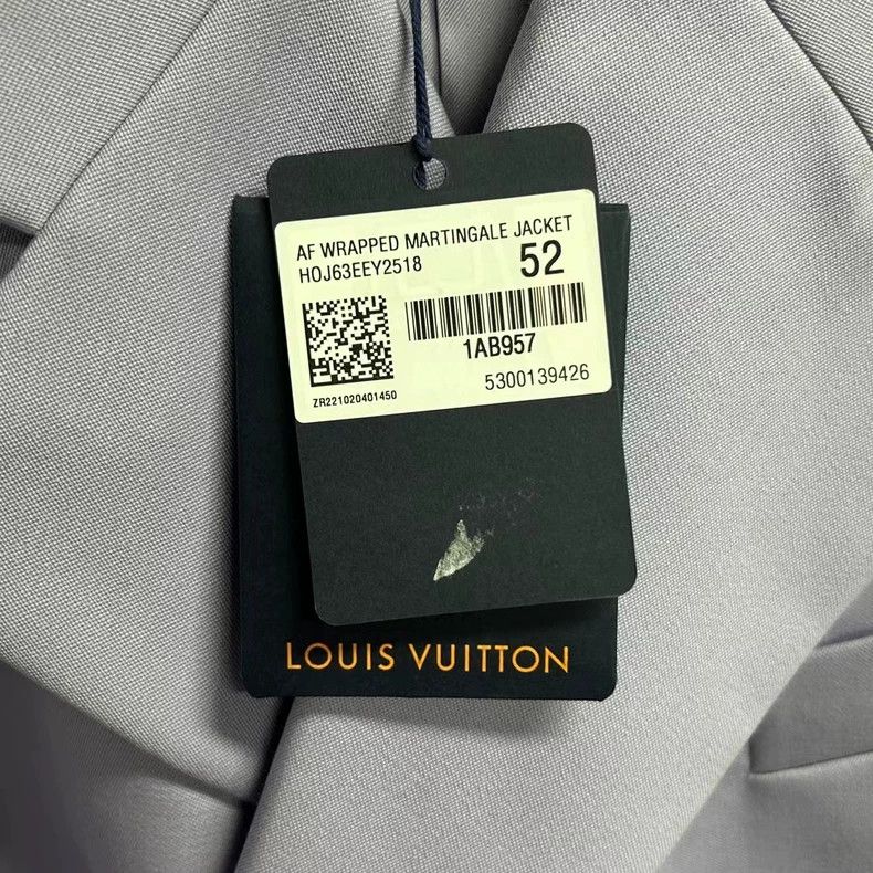 Louis Vuitton Louis Vuitton Taro belted layover logo jacket Size US L / EU 52-54 / 3 - 3 Thumbnail
