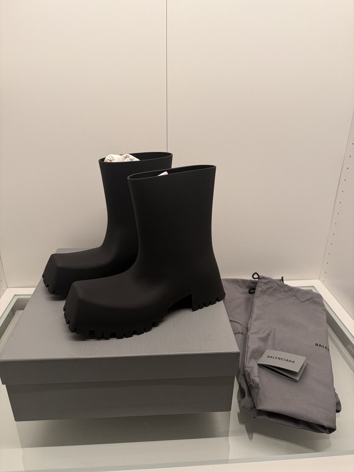Balenciaga Balenciaga trooper black rubber boot Size US 11 / EU 44 - 1 Thumbnail