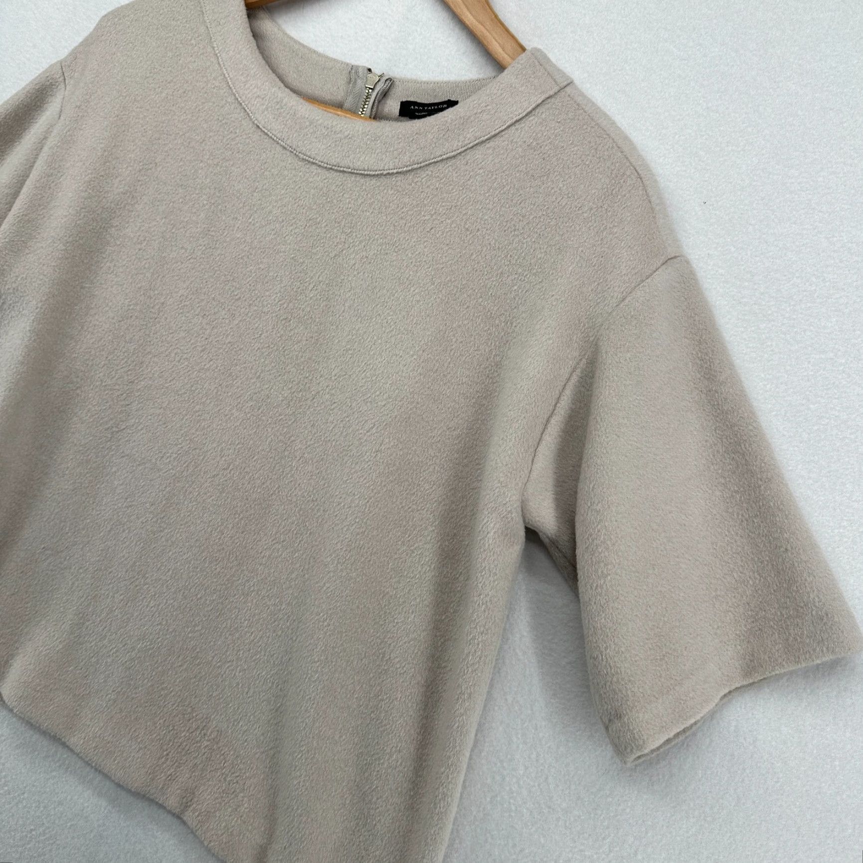 Ann Taylor Ann Taylor Short Sleeve Shirt Wool Blend Top Womens Size Medium Taupe Beige Size M / US 6-8 / IT 42-44 - 2 Thumbnail