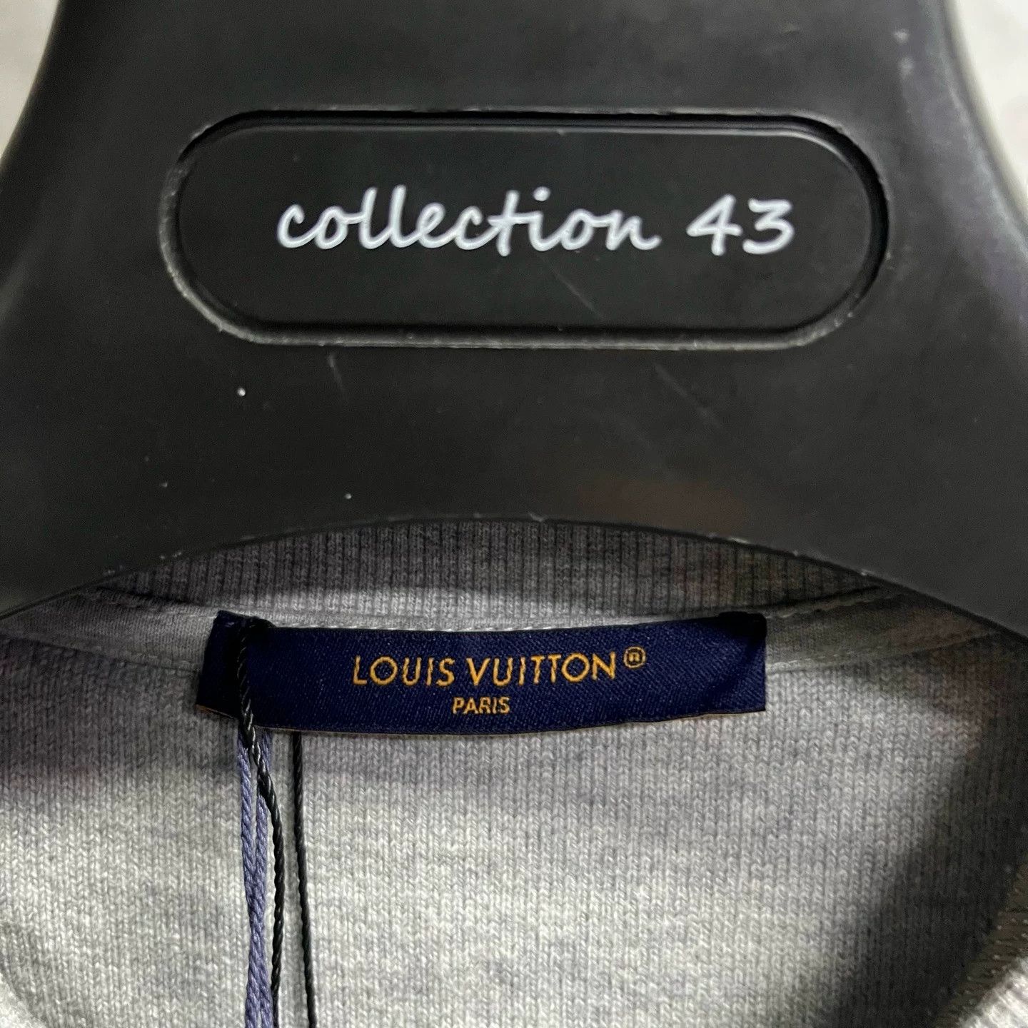 Louis Vuitton Louis Vuitton 26 Embroidery Rib Cuff Sweatshirt Size US M / EU 48-50 / 2 - 2 Thumbnail