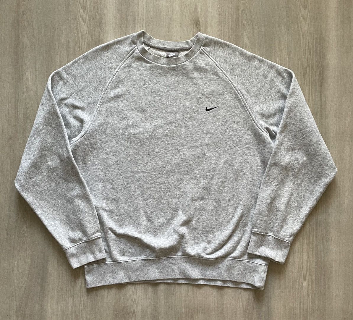 Nike VTG Nike Mini Swoosh Crewneck Essential Heather Gray Sz L Size US L / EU 52-54 / 3 - 1 Thumbnail