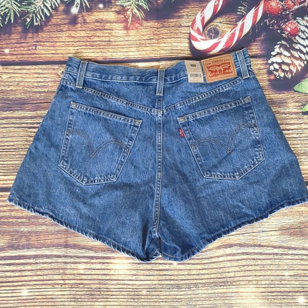 Levi's high waisted mom shorts size 32