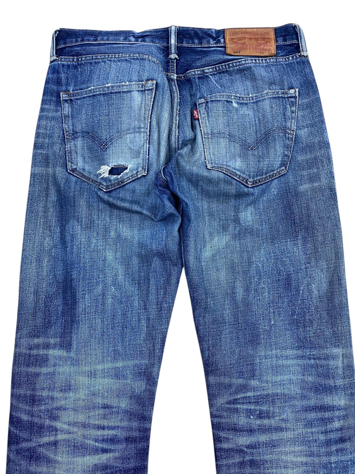 Levi's Vintage Levi’s Blue Faded Wash Style Ripped Jeans Size US 32 / EU 48 - 4 Thumbnail