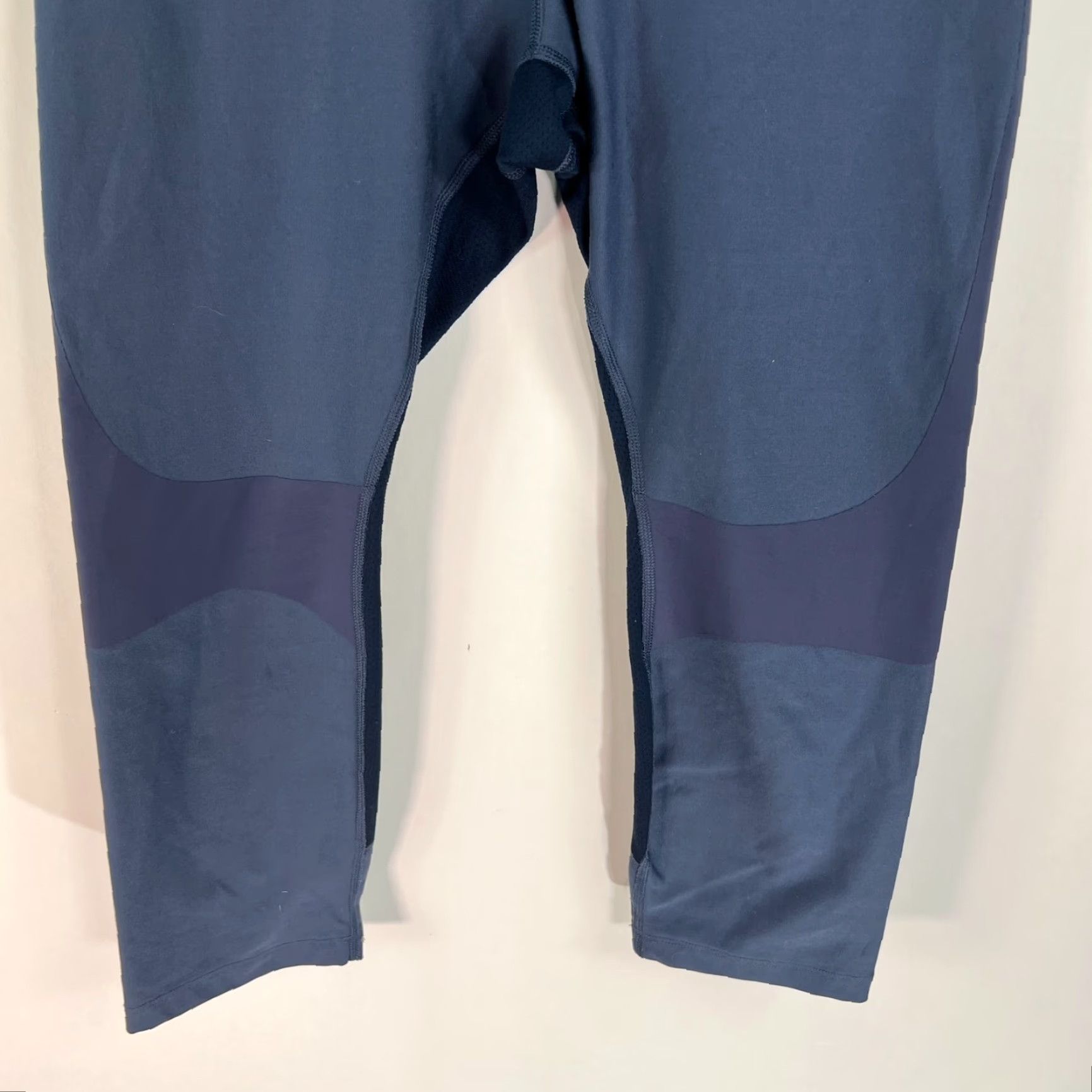 Nike Nike Dri-Fit Capri Leggings Womens M Blue Running & Yoga Comfort, Compression, Regular Fit, Pull On, Skinny Inseam 22in, Nike Logo Size 32" / US 10 / IT 46 - 4 Thumbnail