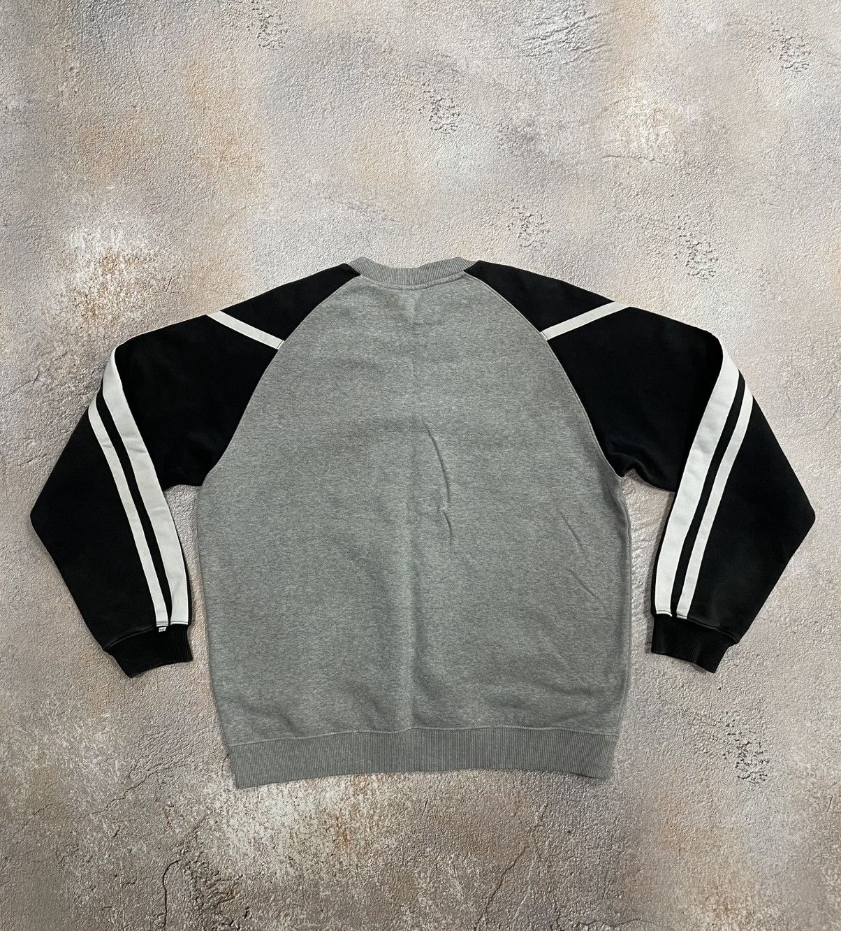 Nike Vintage Nike Center Logo Crew Neck Sweatshirt Size US L / EU 52-54 / 3 - 7 Thumbnail